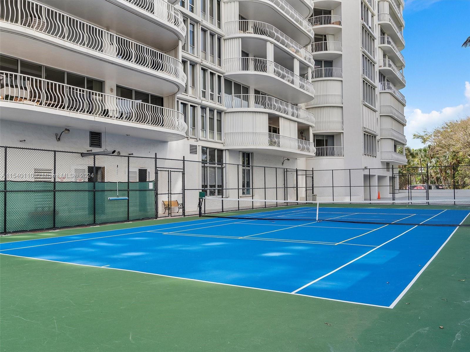 10155 Collins Ave # 506