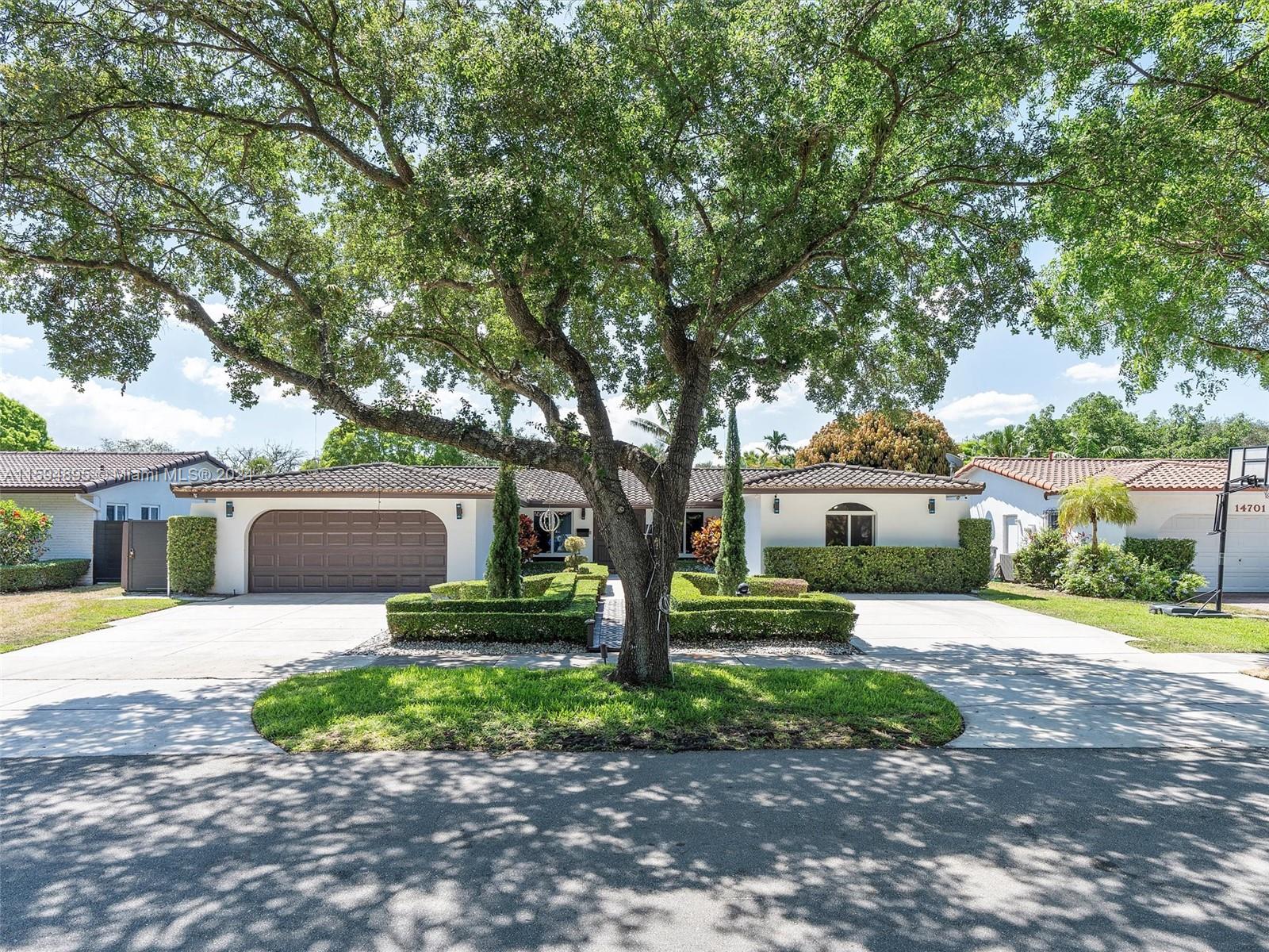 14711 Palmetto Palm Ave