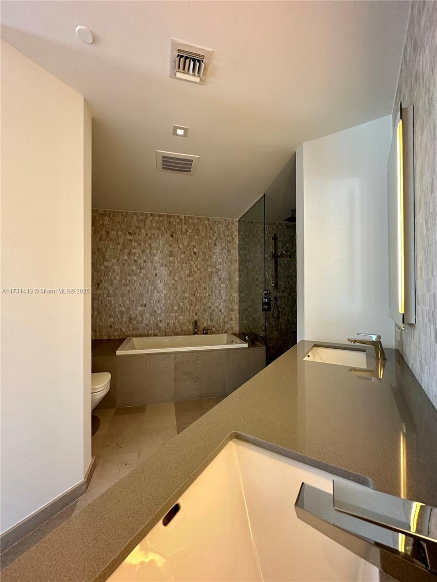 68 SE 6th St # 1011