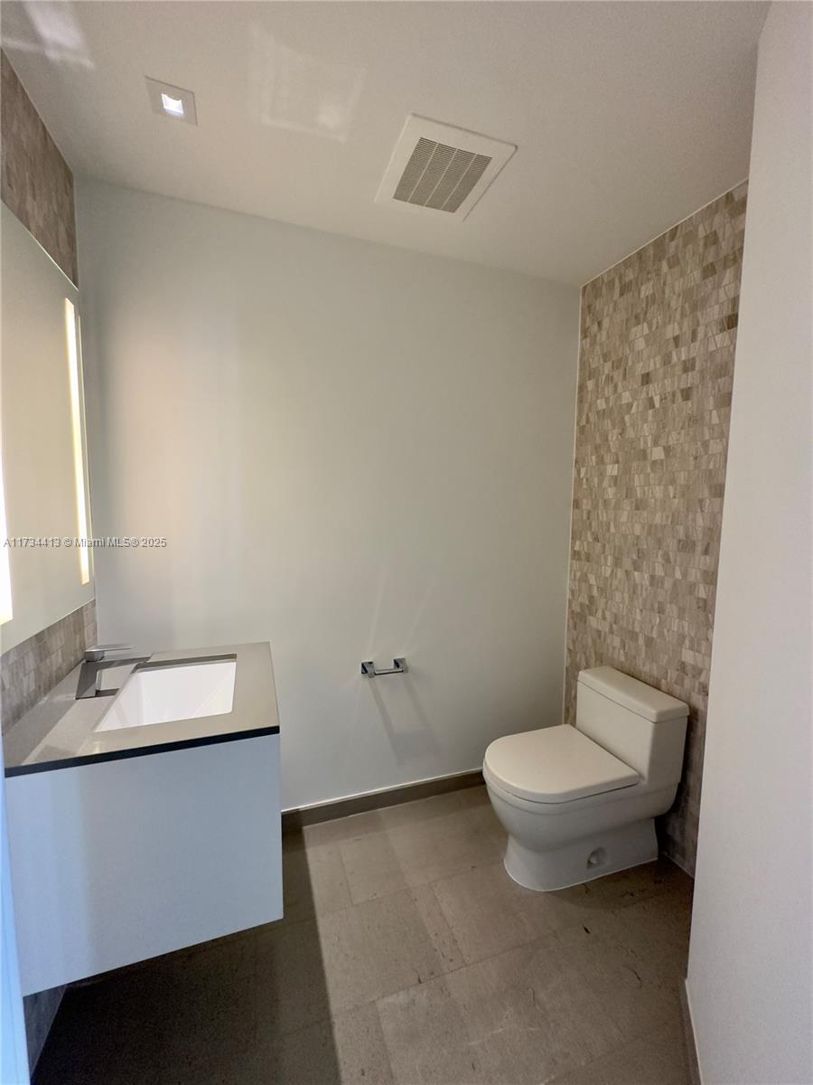 68 SE 6th St # 1011