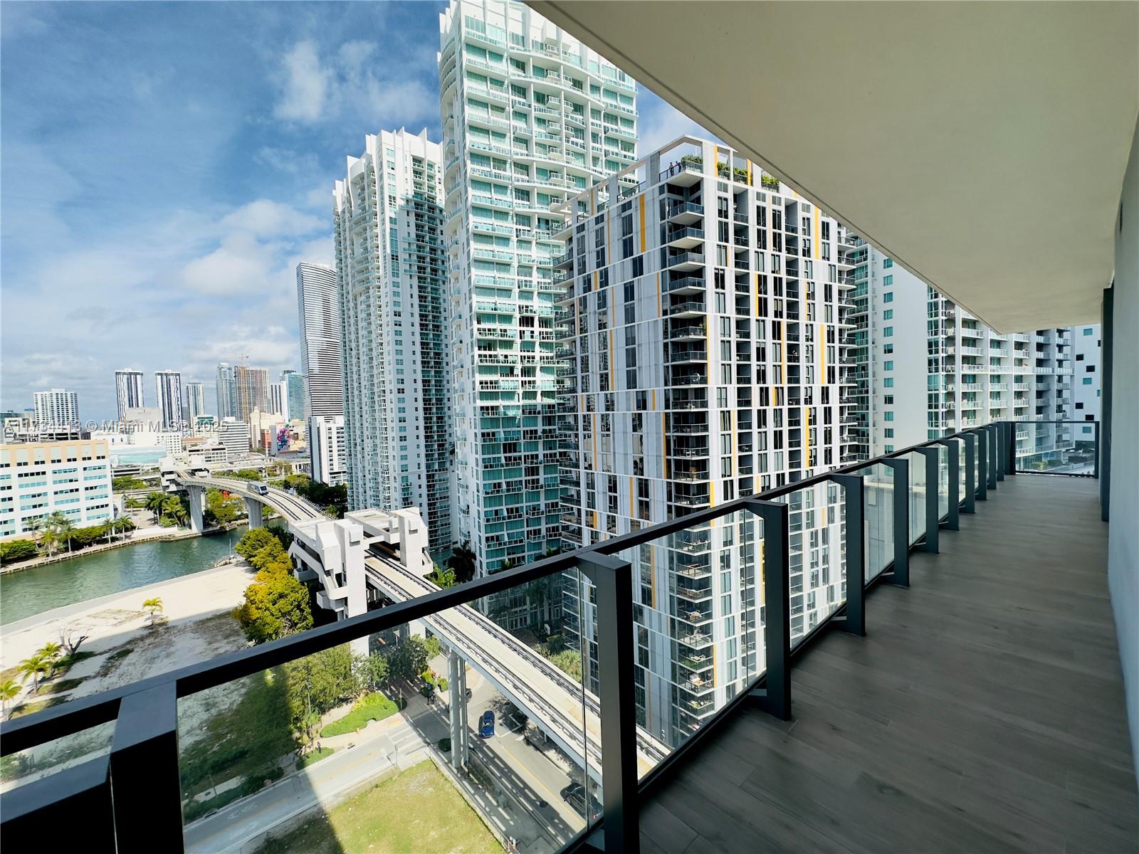68 SE 6th St # 1011