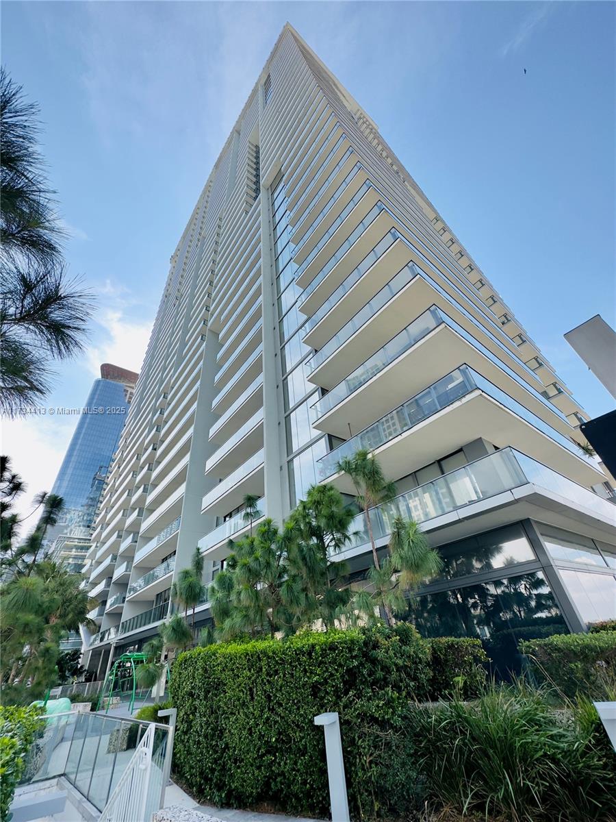 68 SE 6th St # 1011
