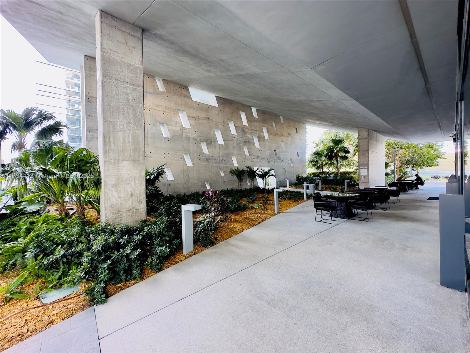 68 SE 6th St # 1011