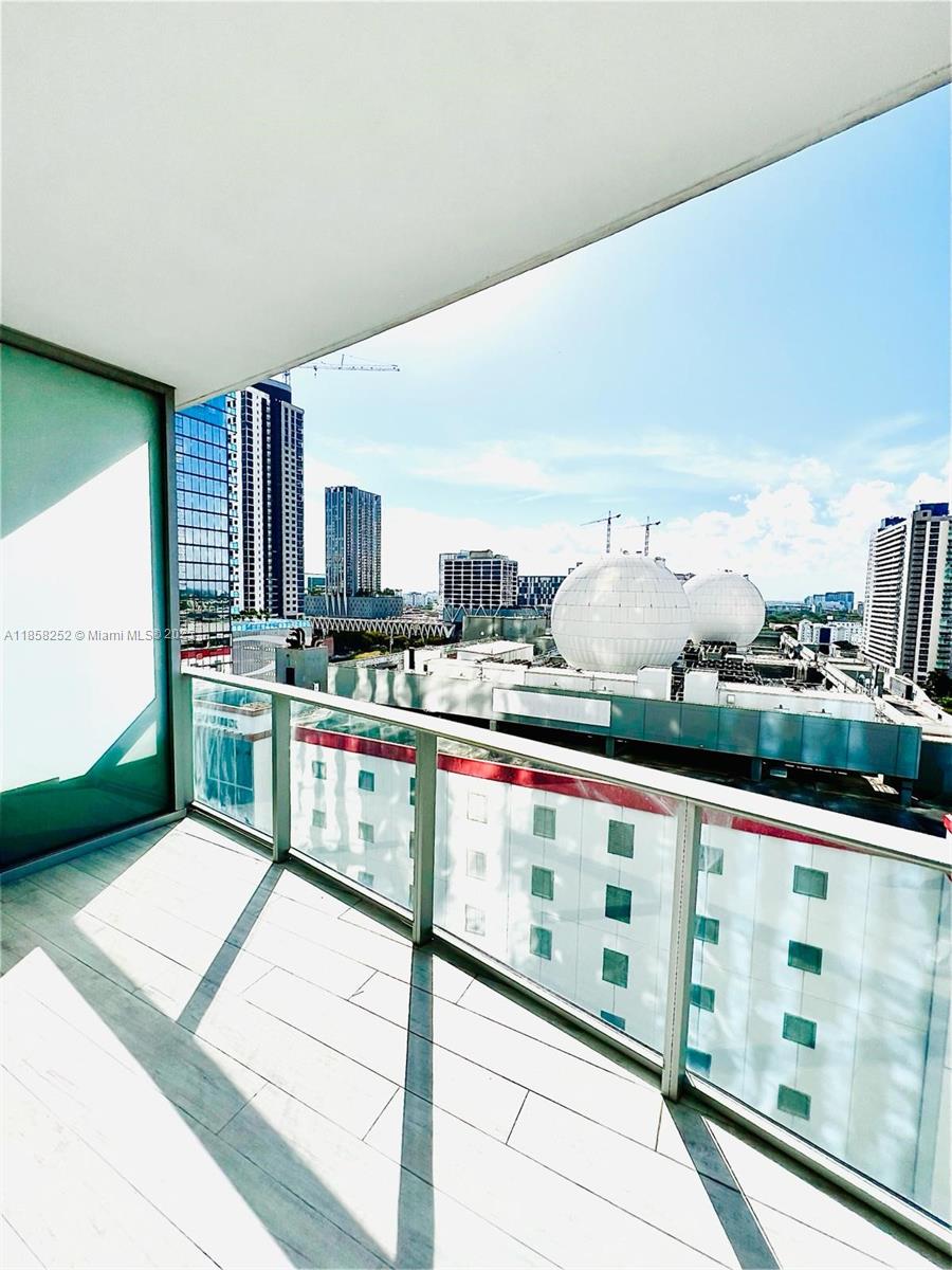 851 NE 1st Ave # 1204