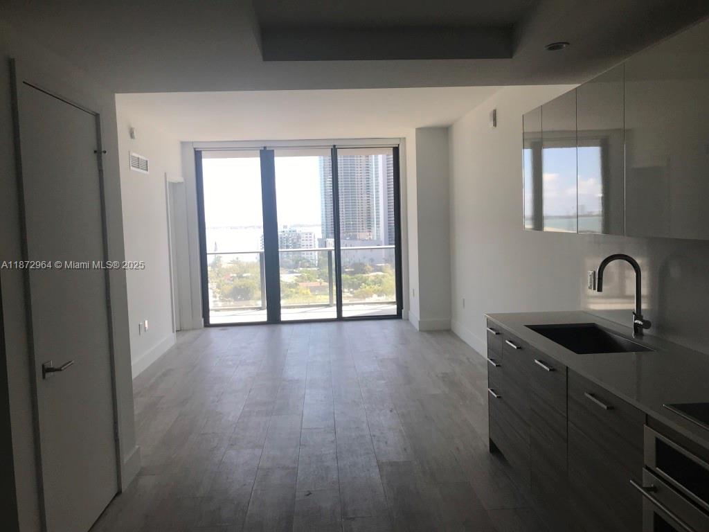121 NE 34th St # 1406