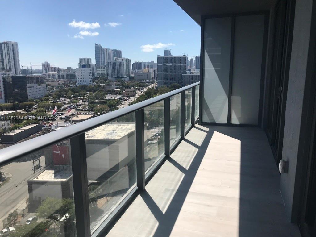 121 NE 34th St # 1406