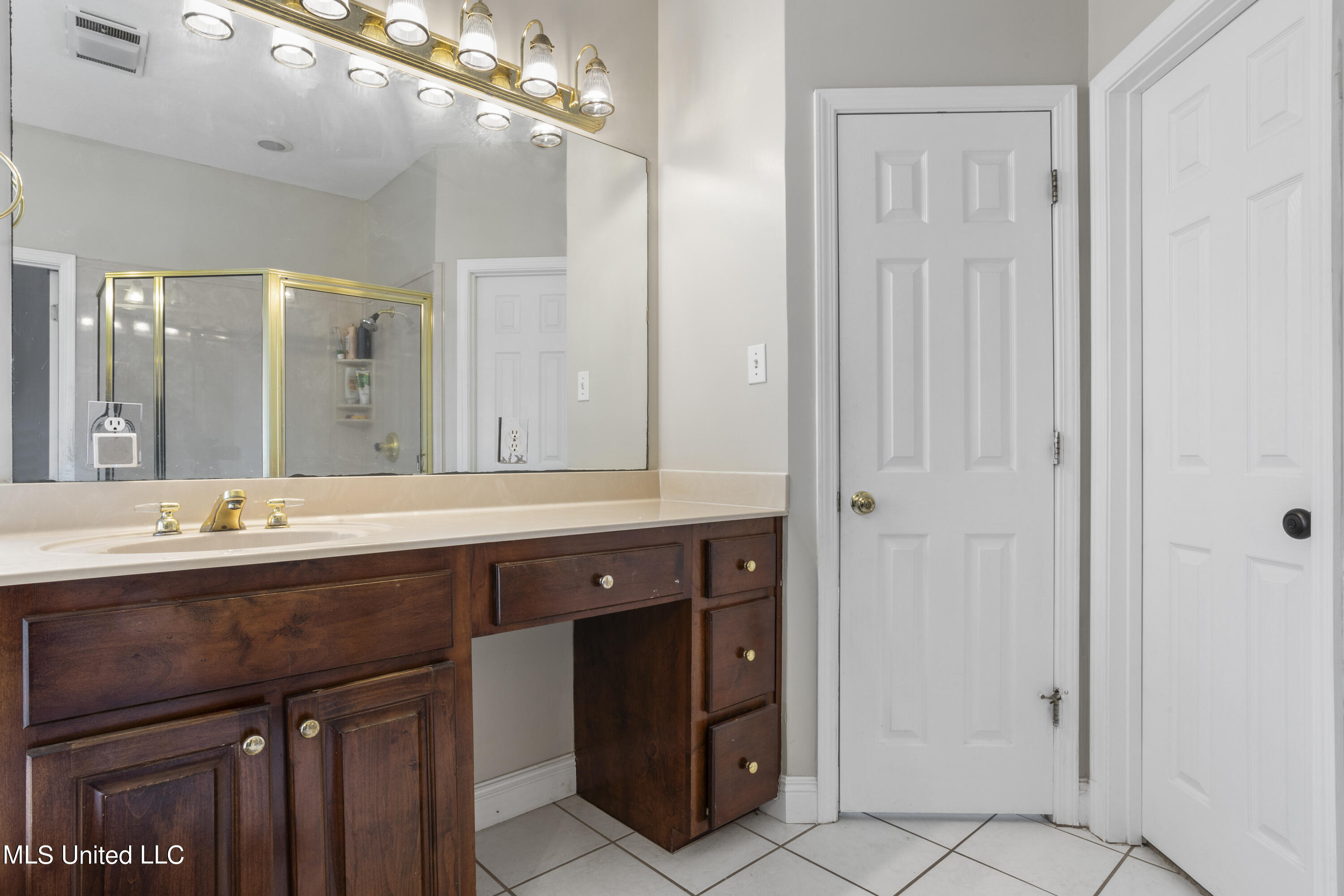 2568 Brighton Circle