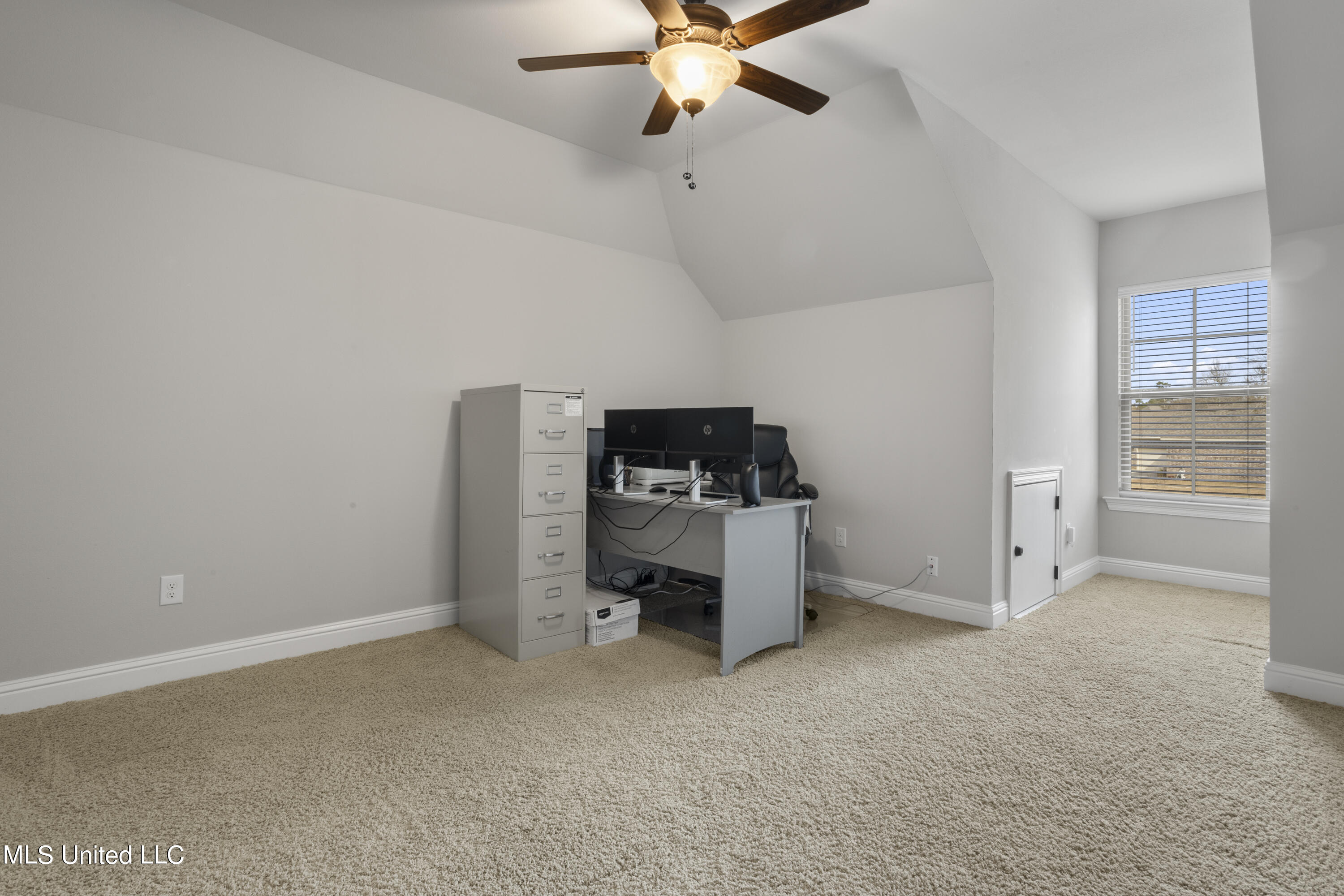 24601 Knollwood Drive