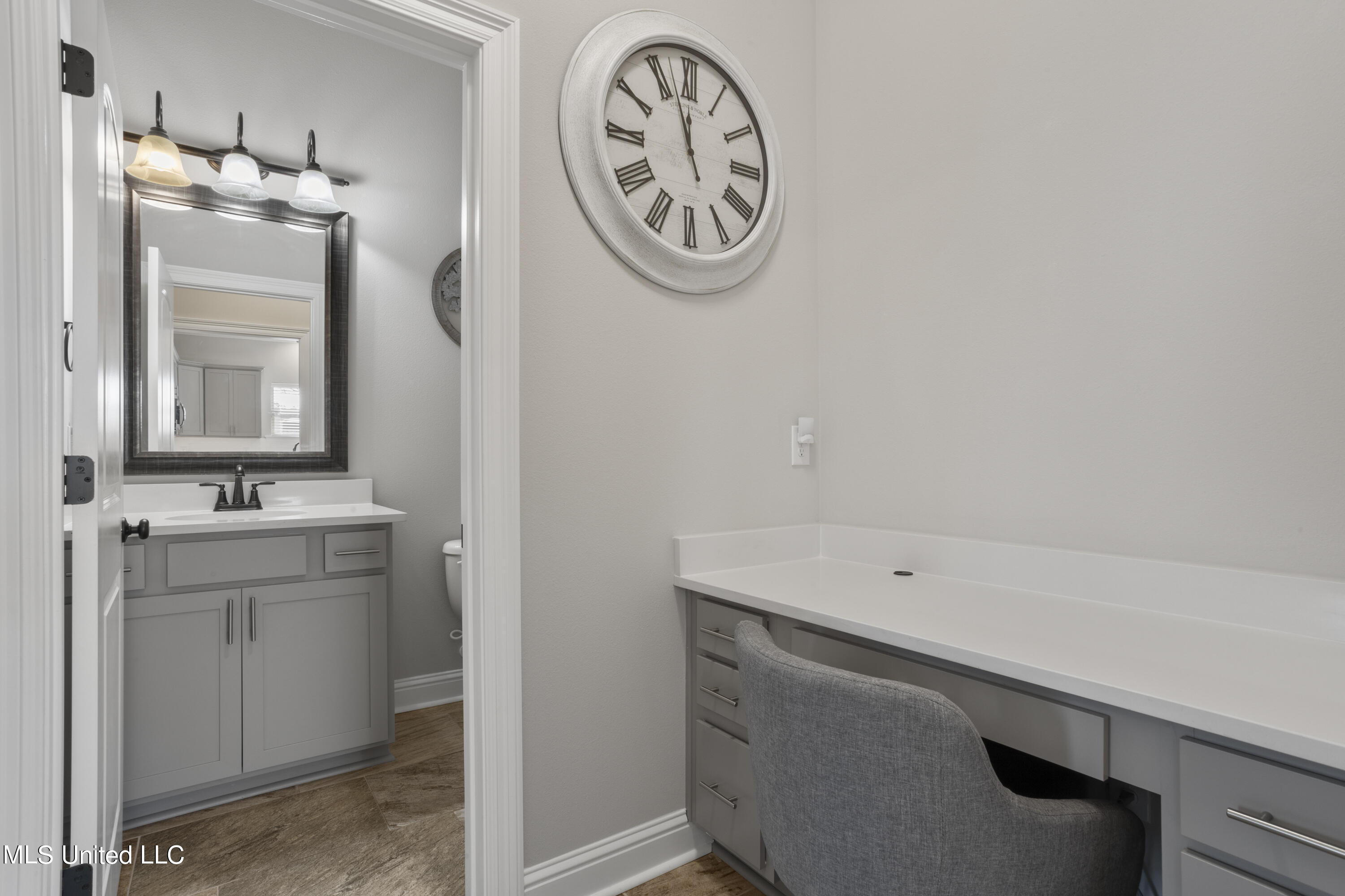 24601 Knollwood Drive