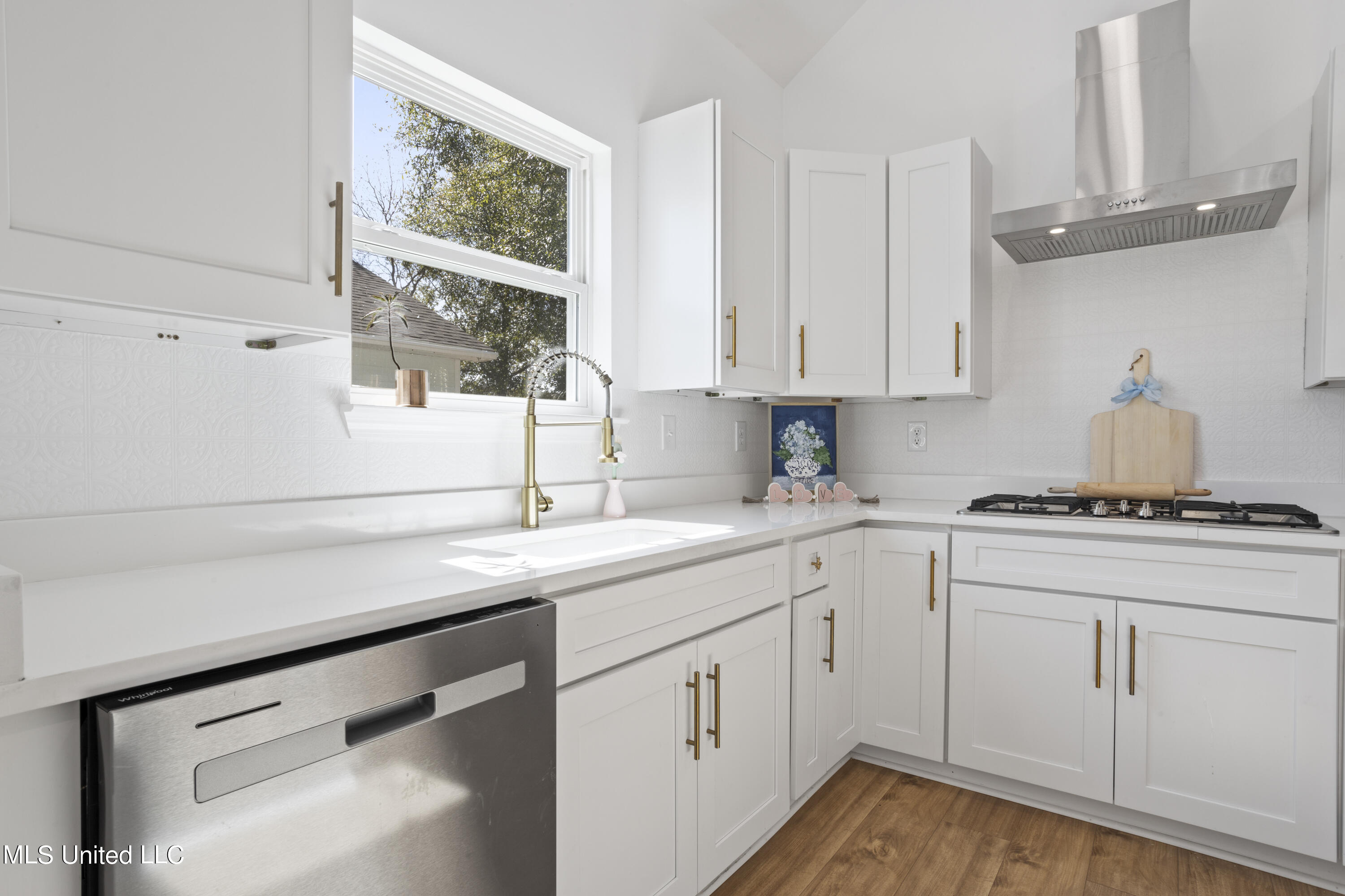 147 Pine Grove Avenue