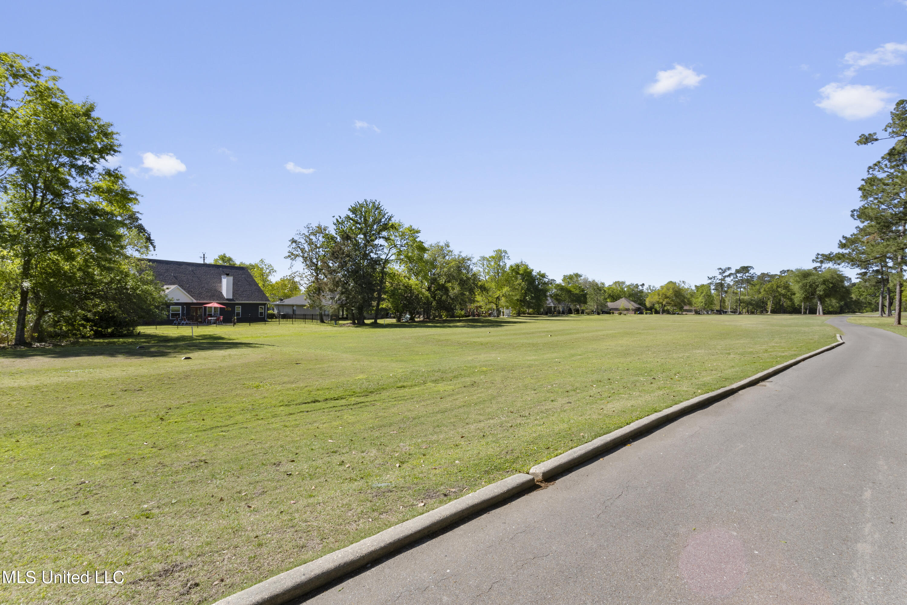 57143 E Diamondhead Drive