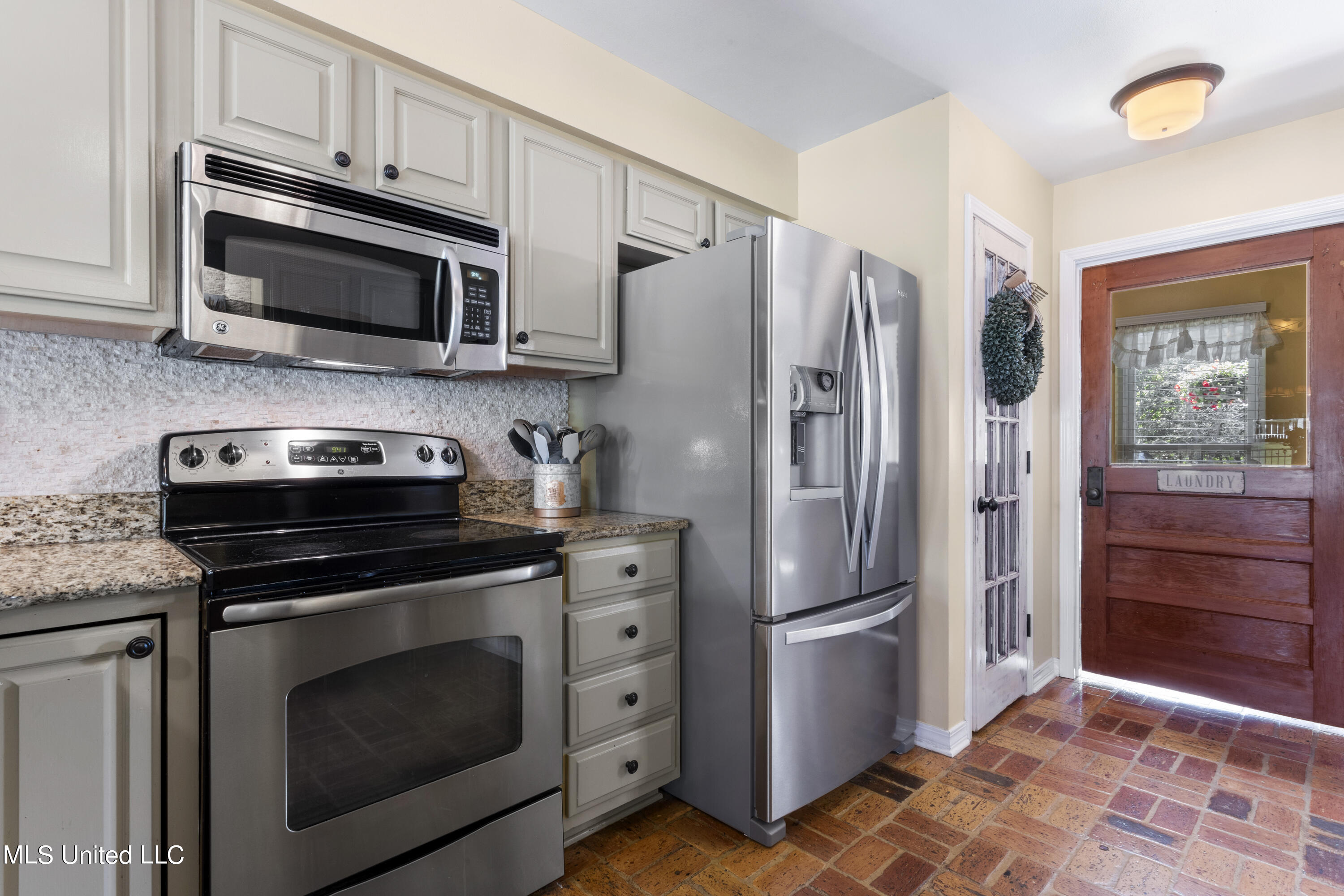 57143 E Diamondhead Drive