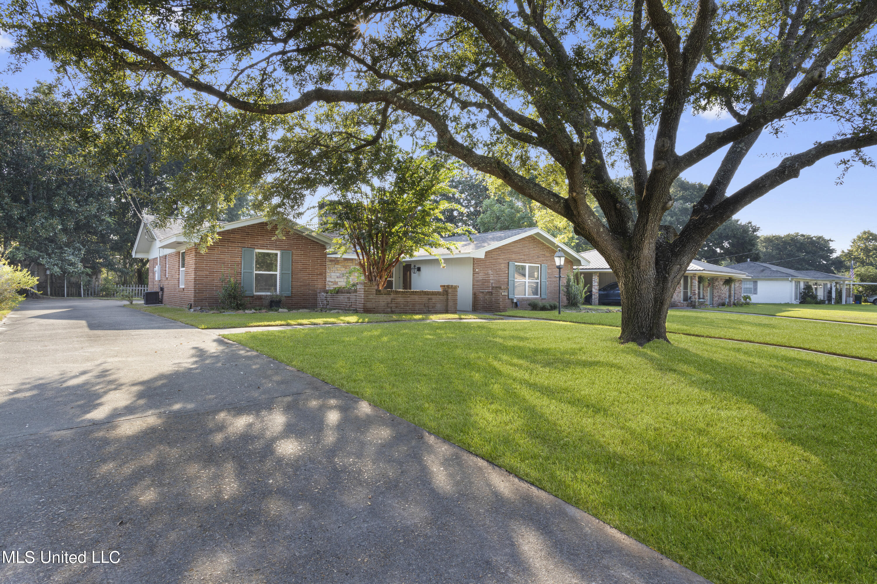 1220 Wellington Lane