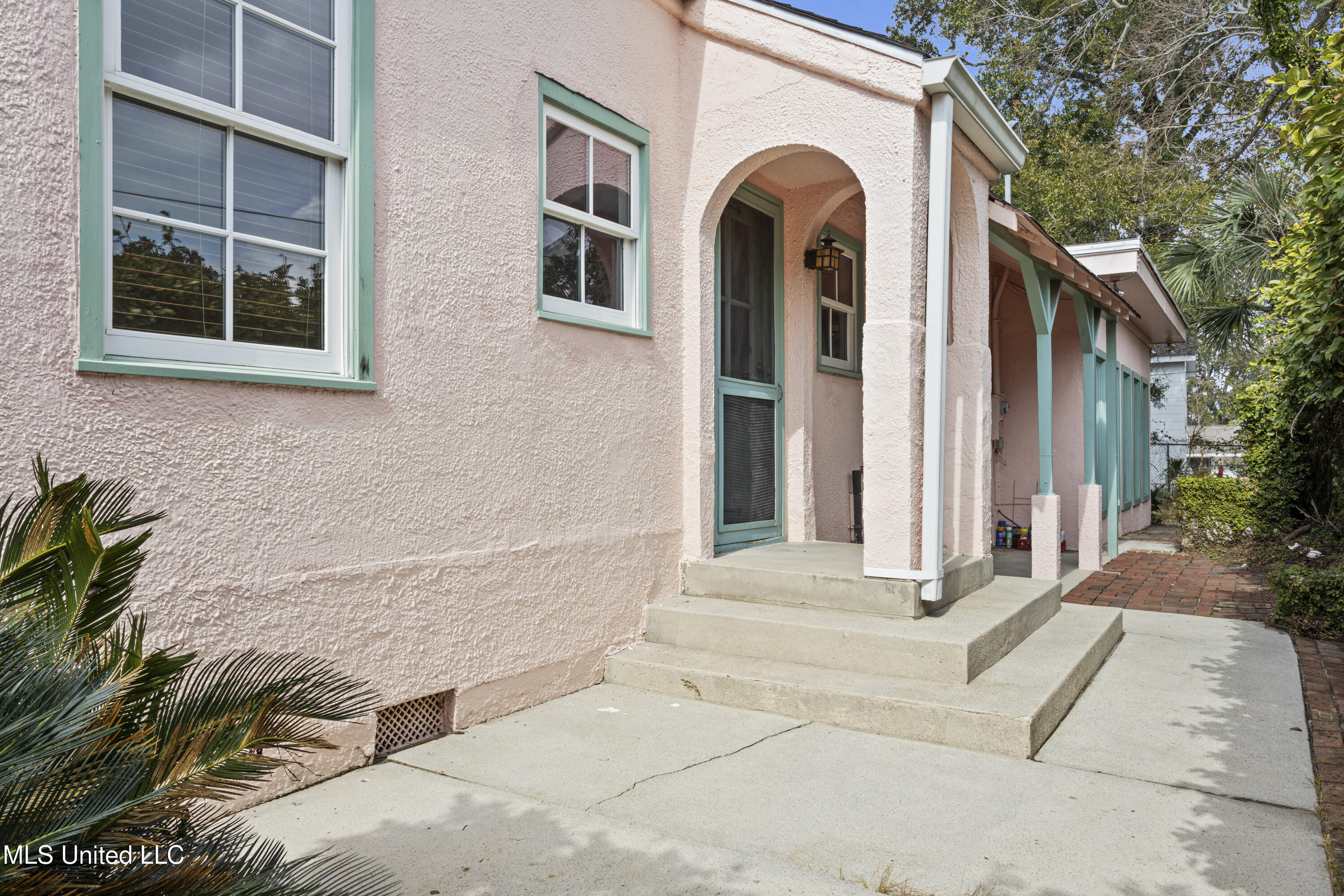1062 Lafayette Street