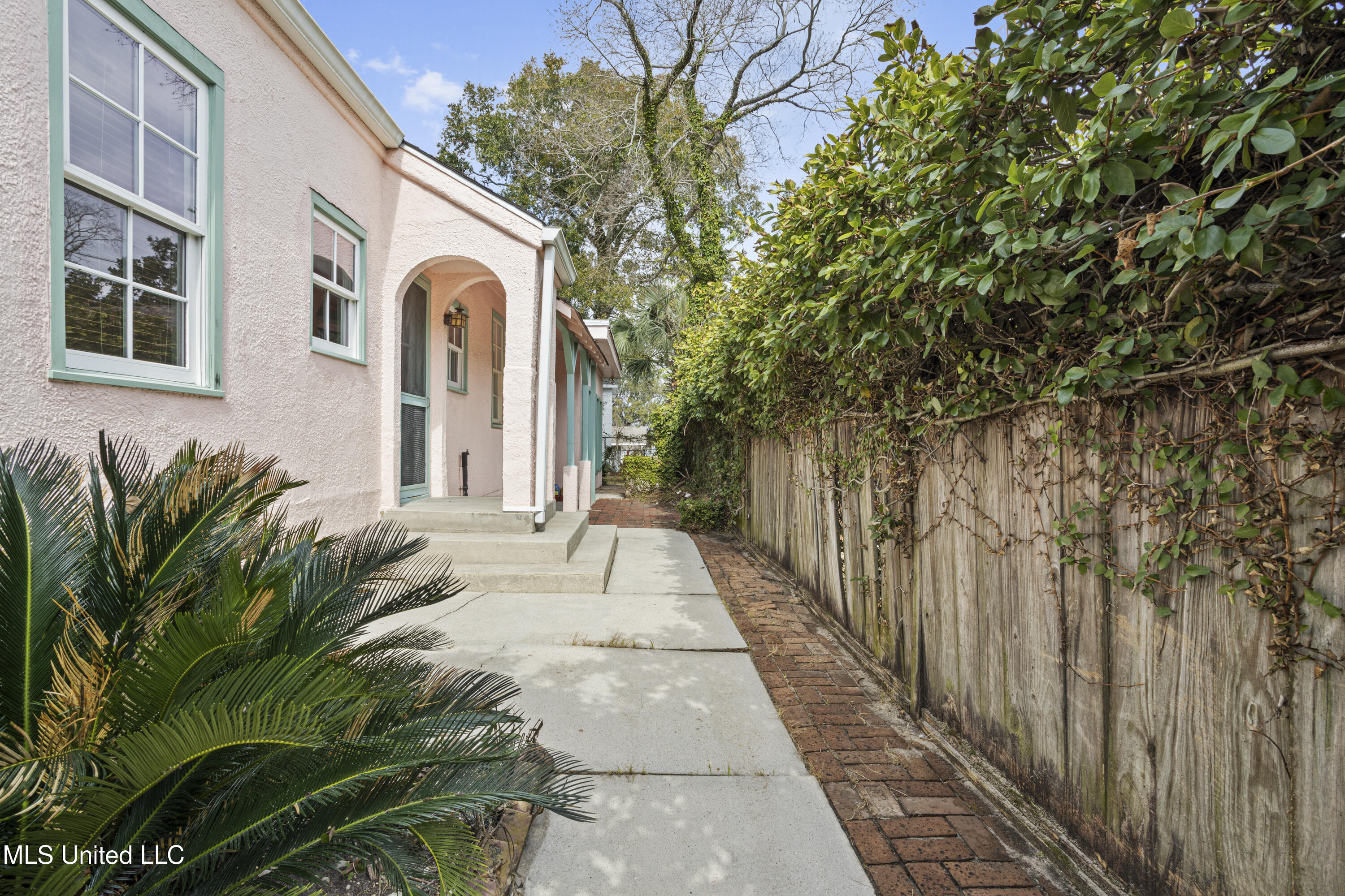 1062 Lafayette Street