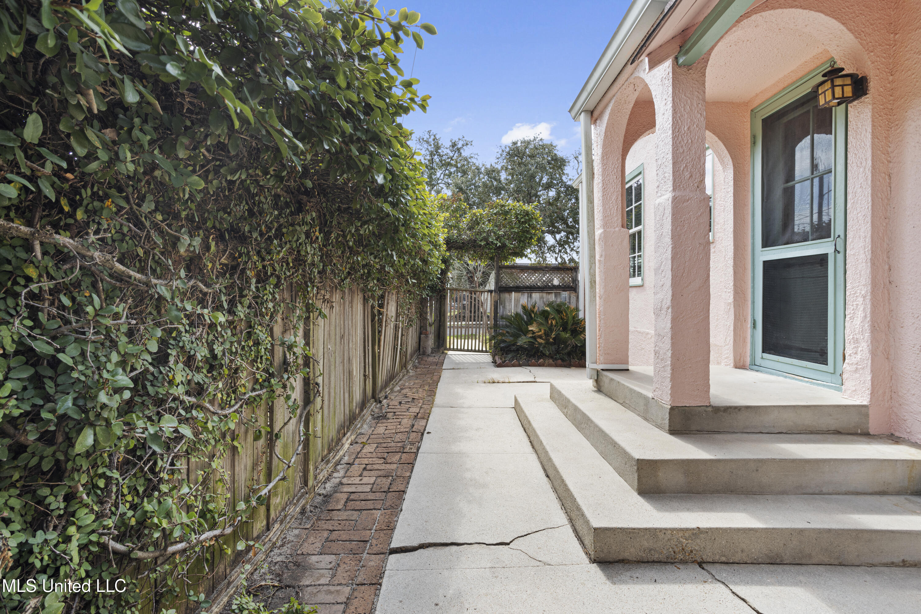 1062 Lafayette Street