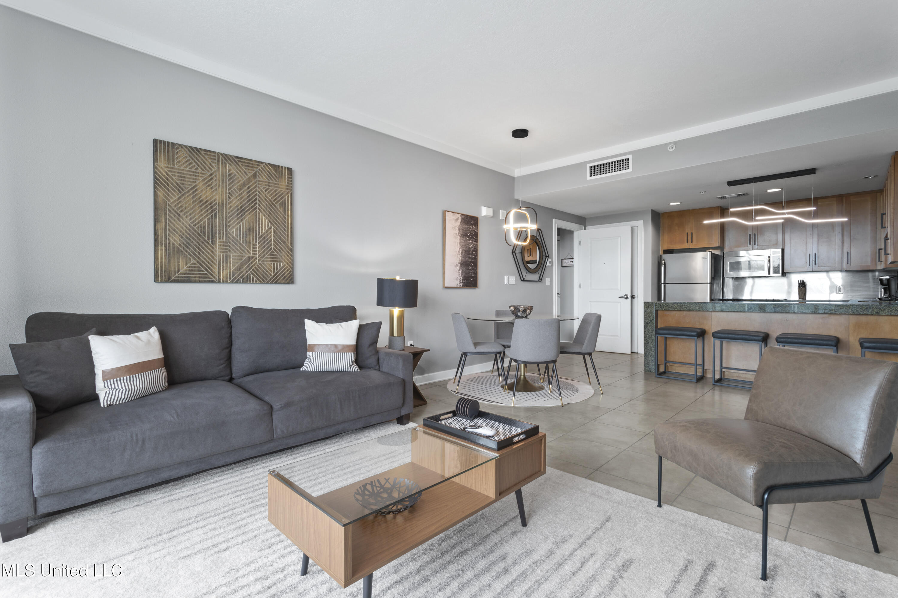 2060 Beach Boulevard, 102