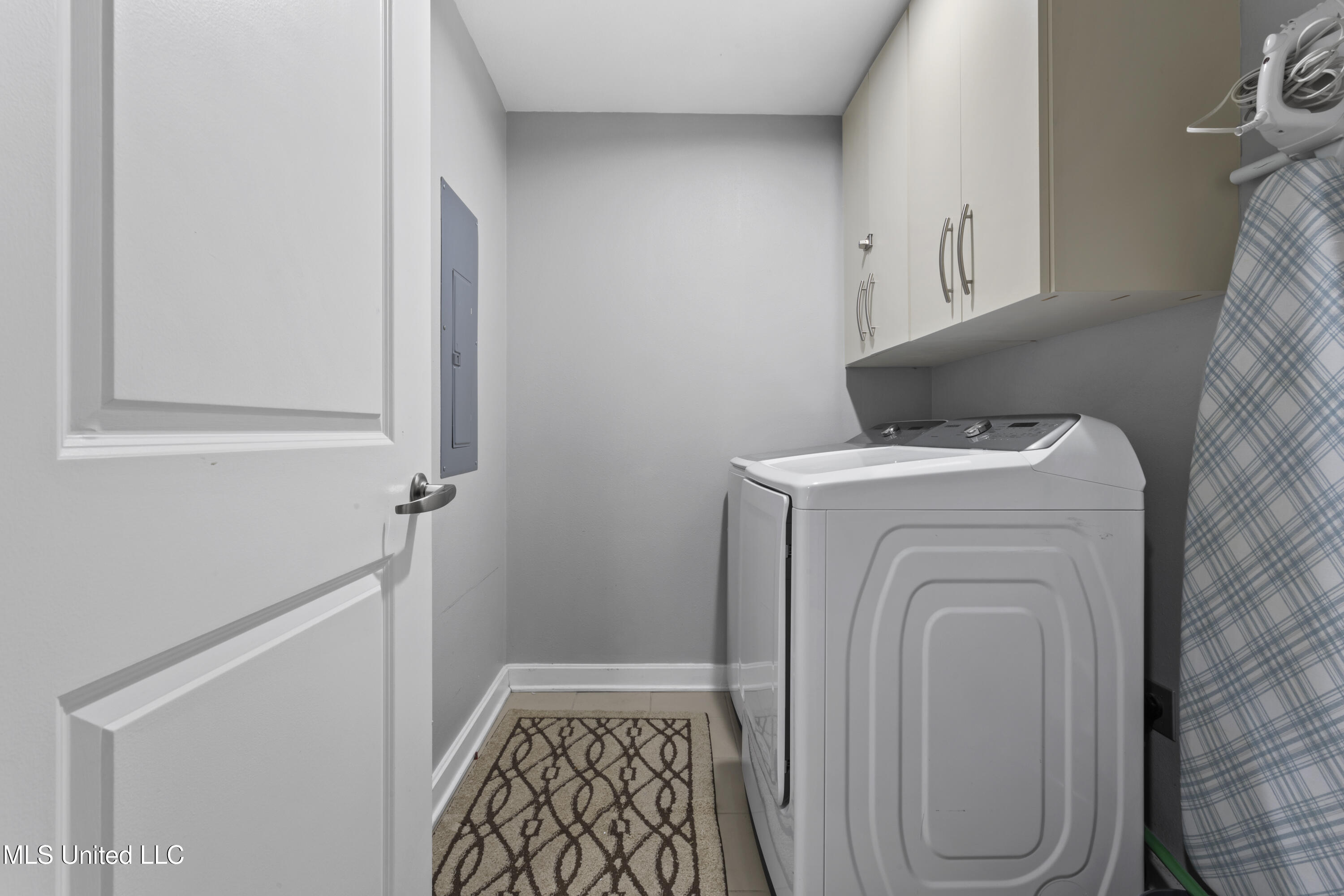 2060 Beach Boulevard, 102