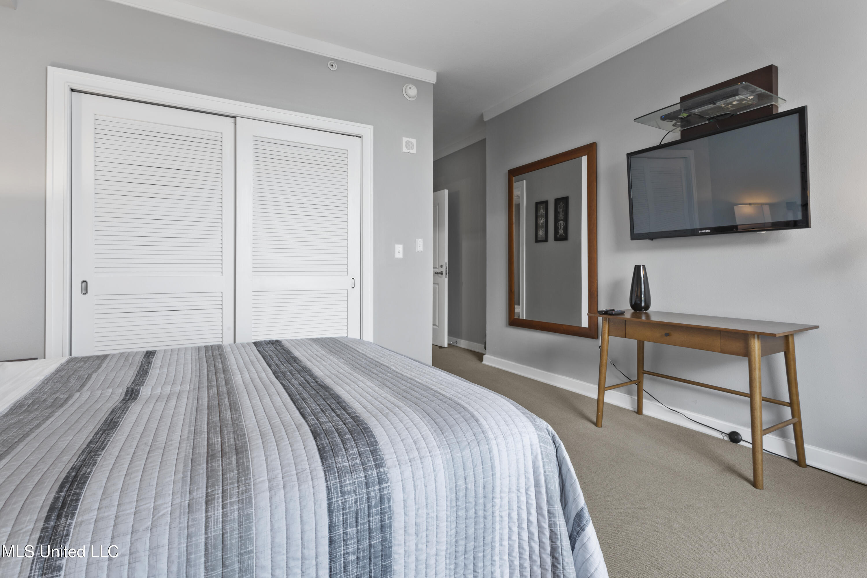 2060 Beach Boulevard, 102