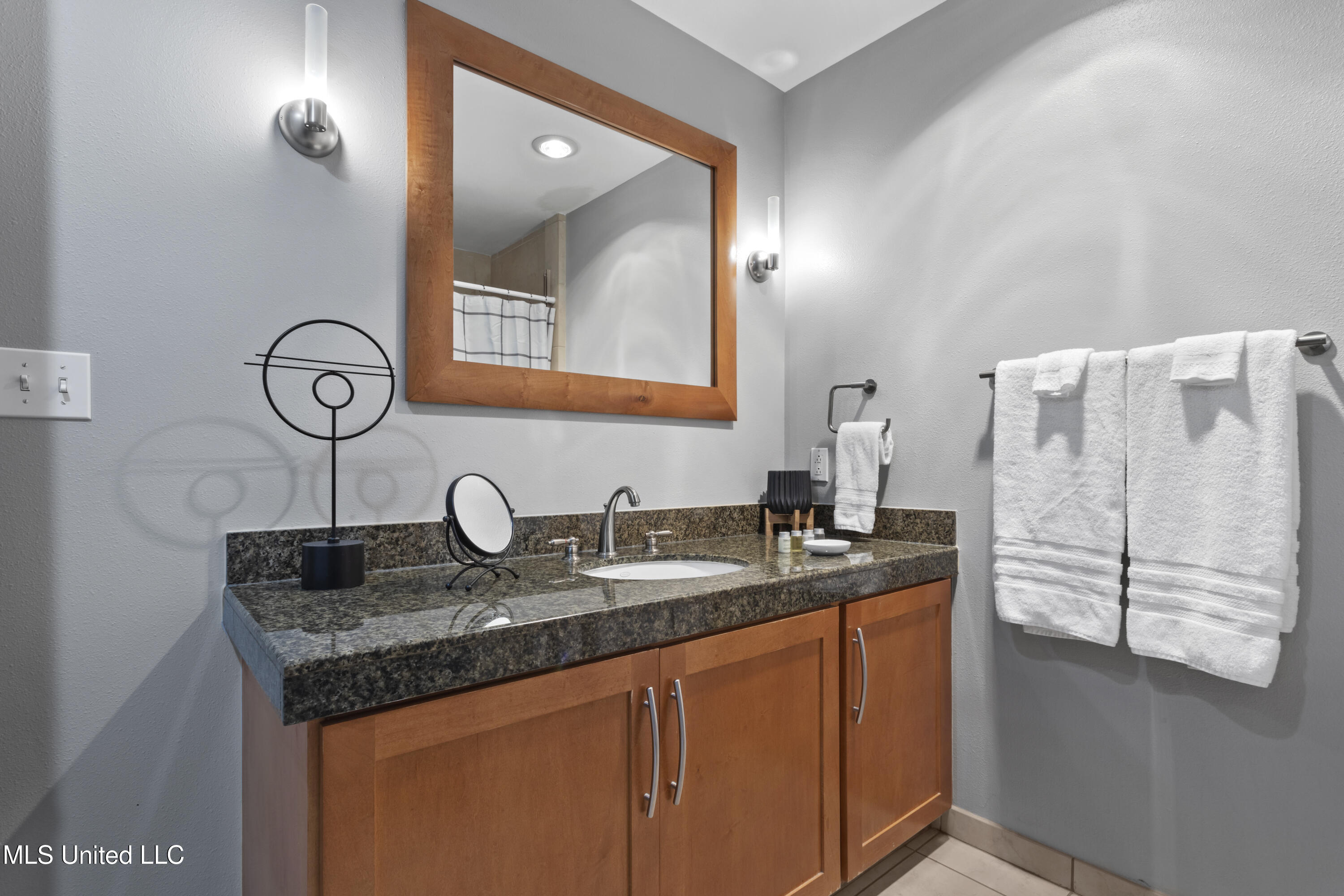 2060 Beach Boulevard, 102