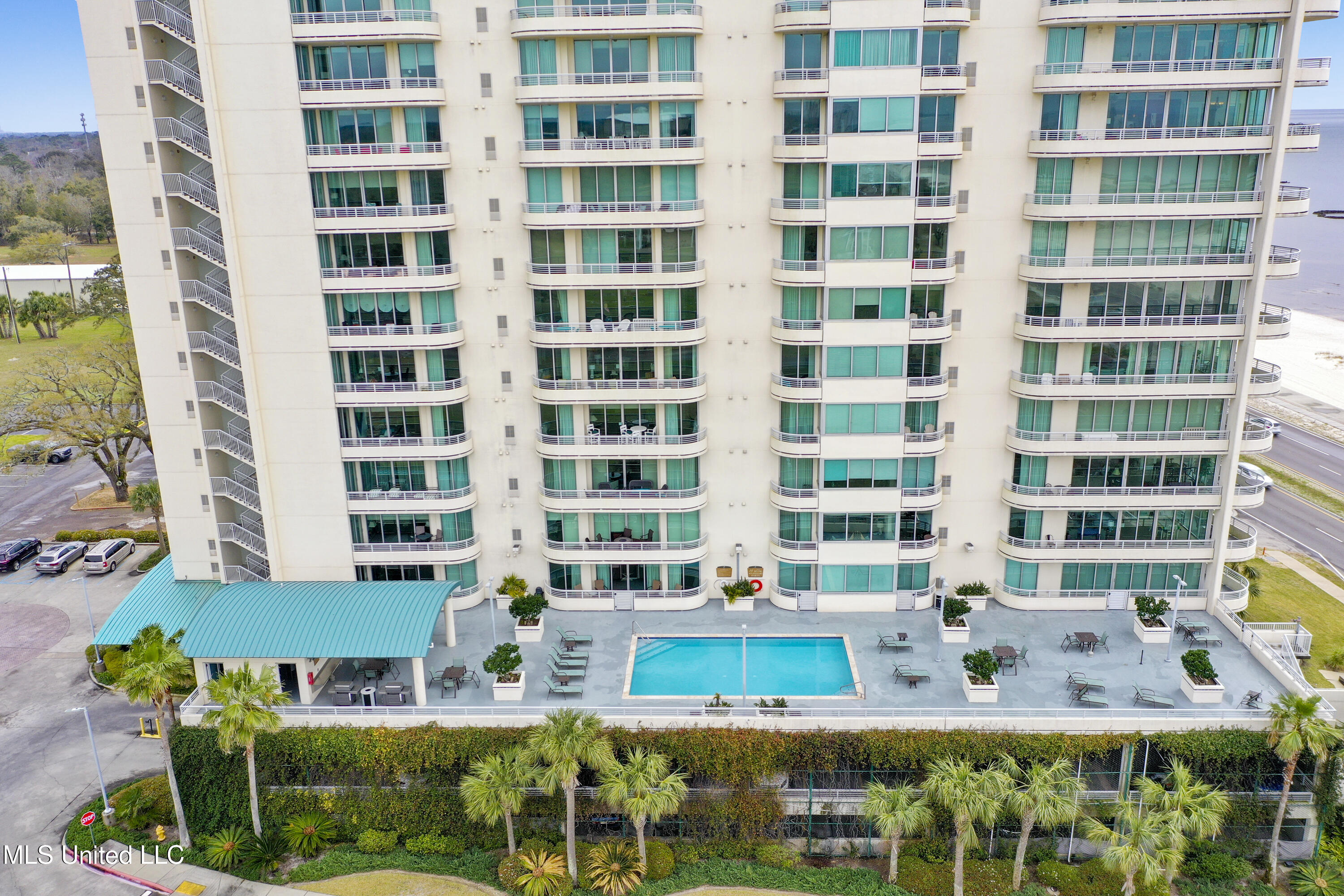 2060 Beach Boulevard, 102