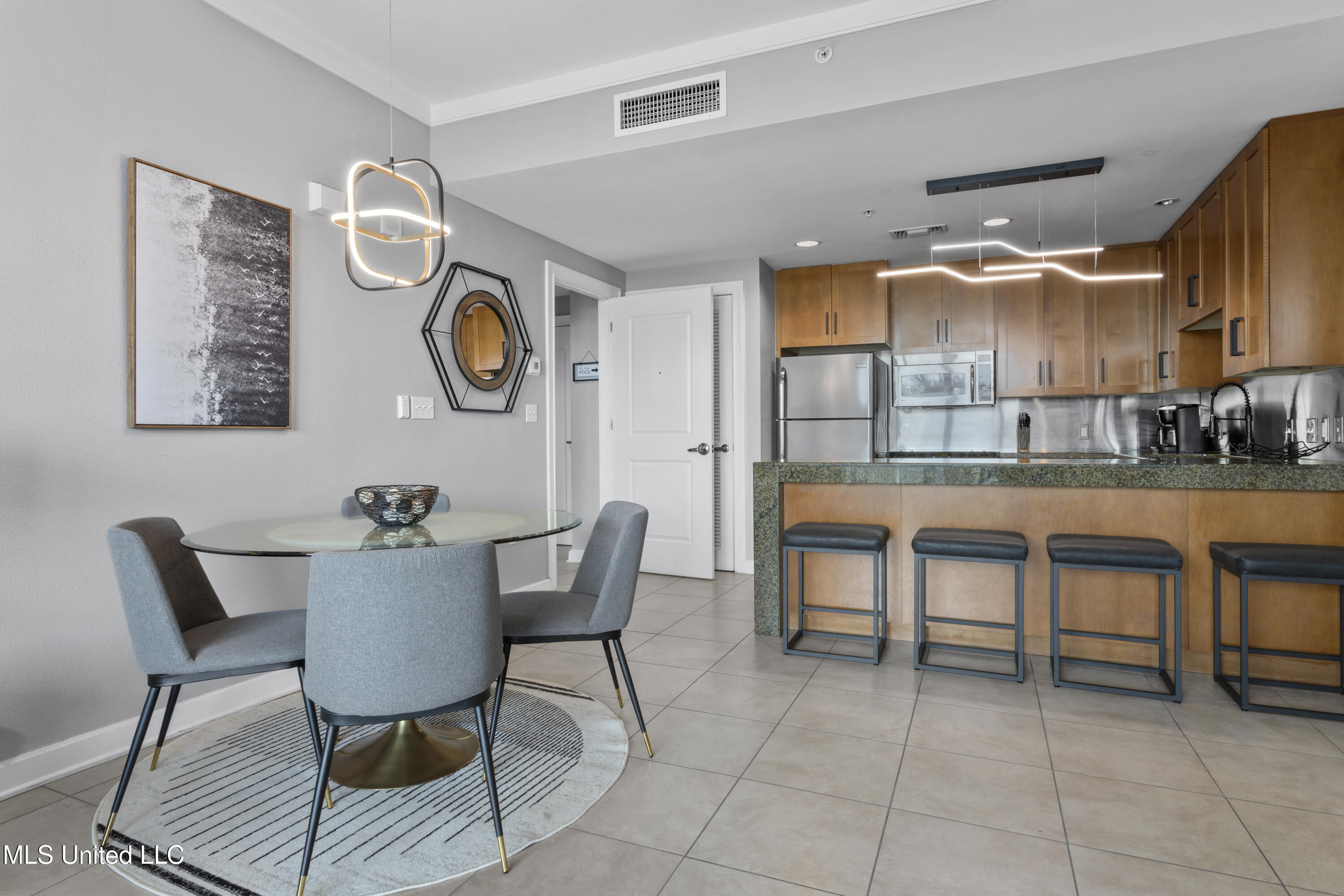 2060 Beach Boulevard, 102