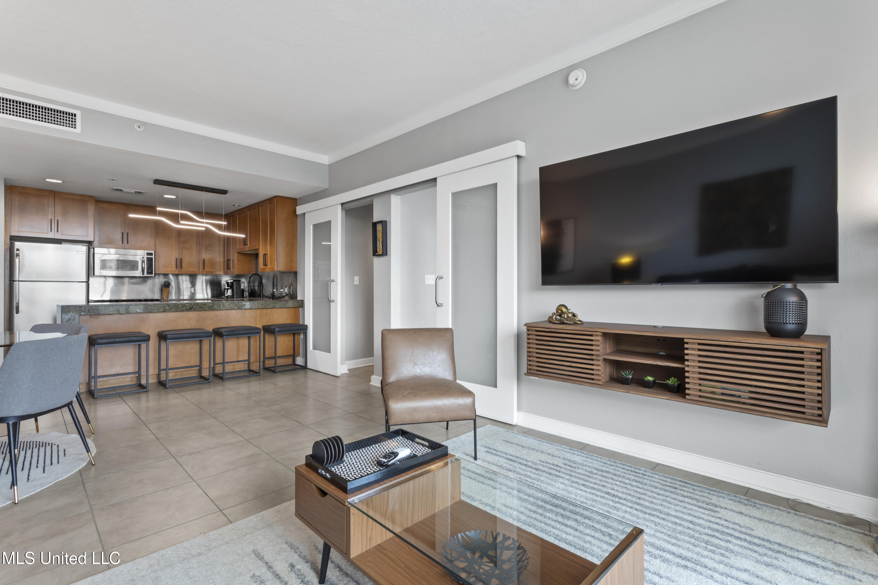 2060 Beach Boulevard, 102