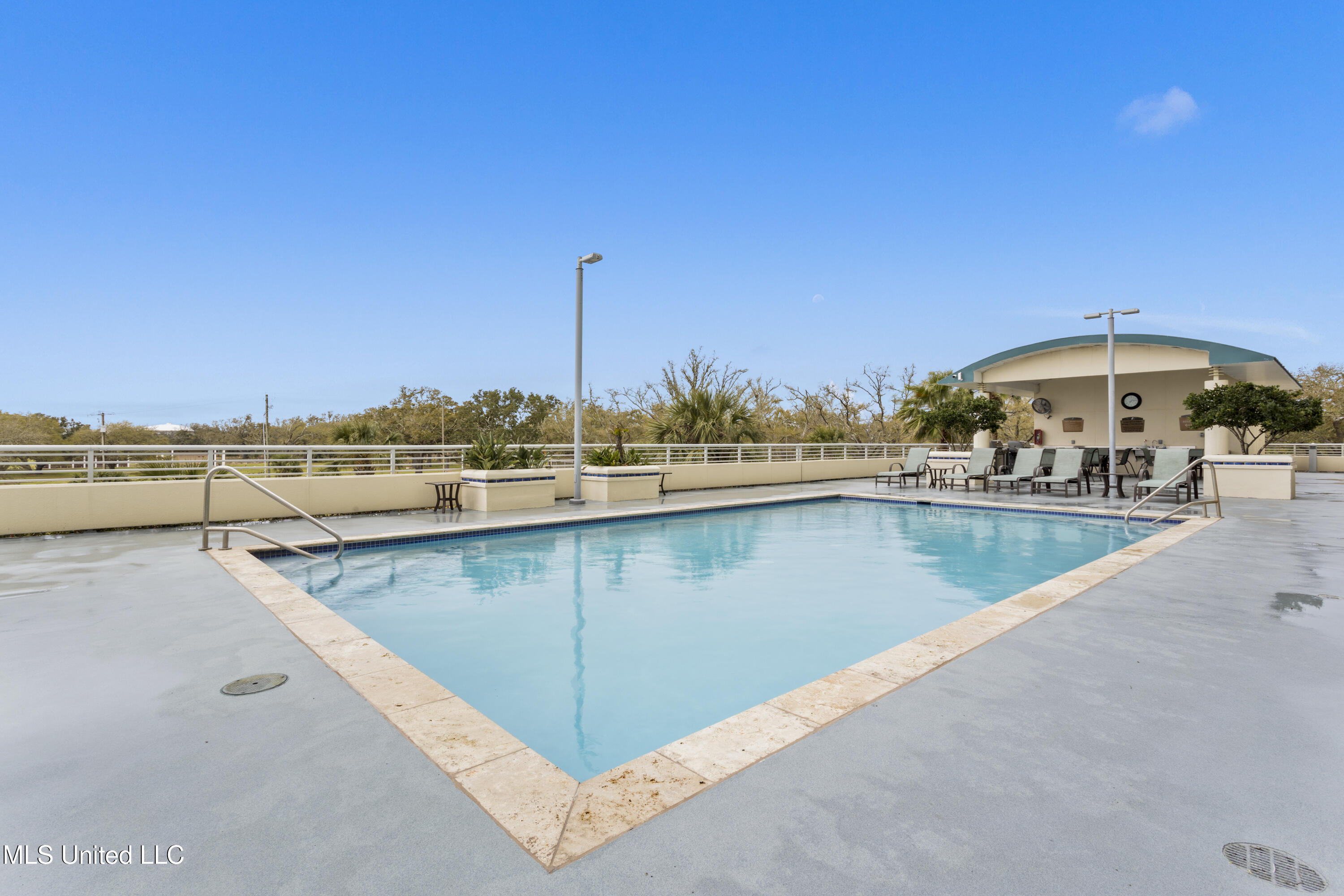 2060 Beach Boulevard, 102