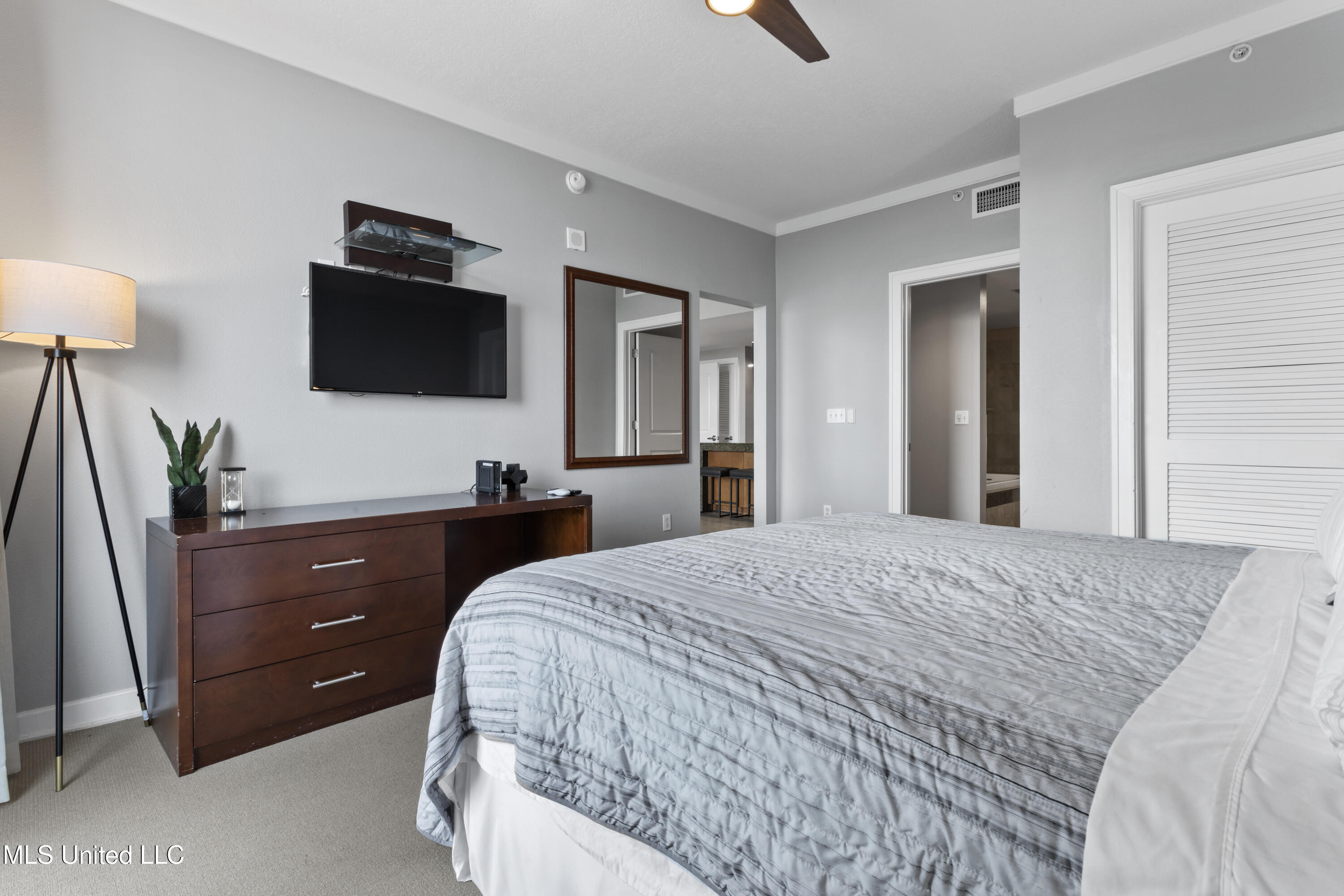 2060 Beach Boulevard, 102