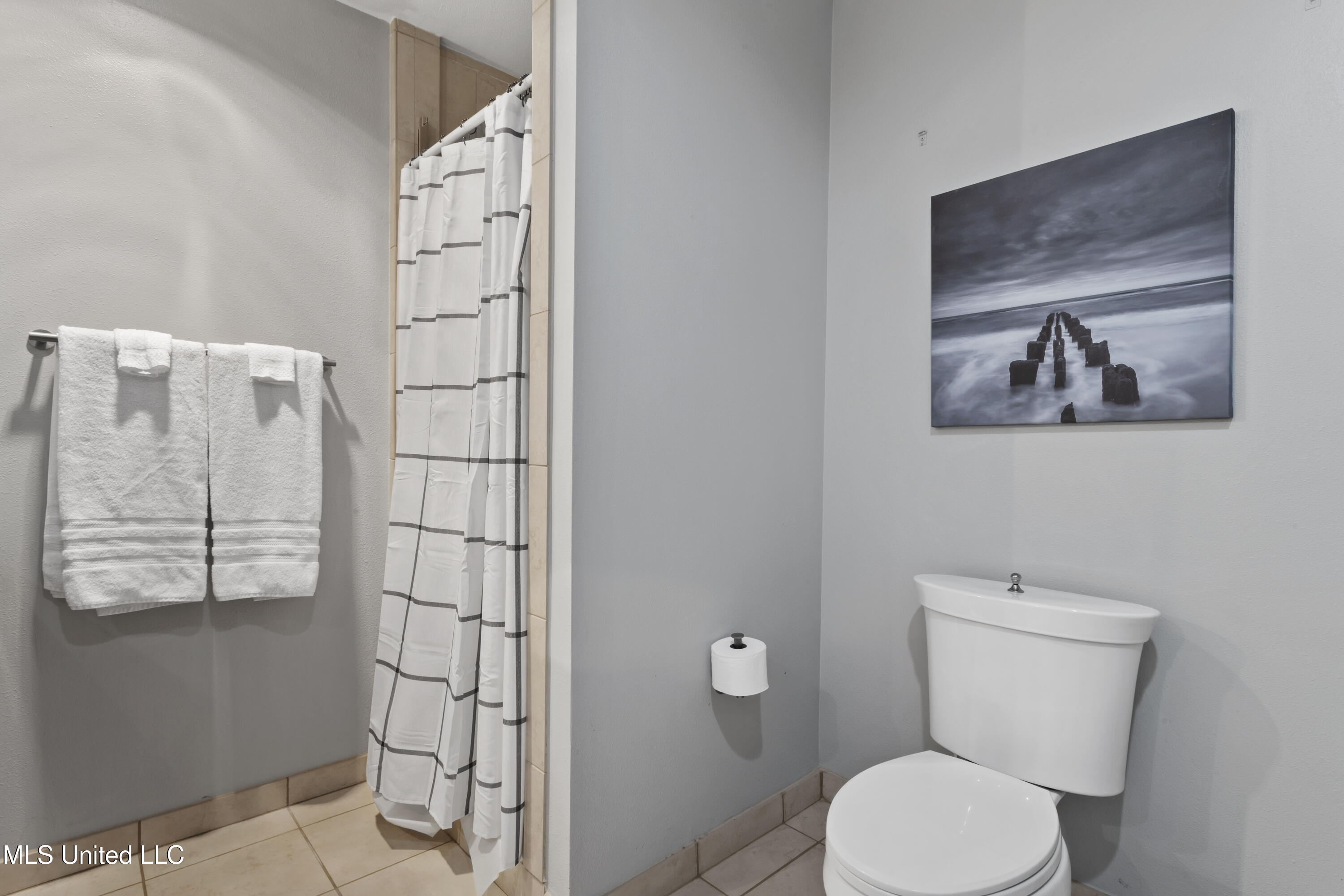 2060 Beach Boulevard, 102