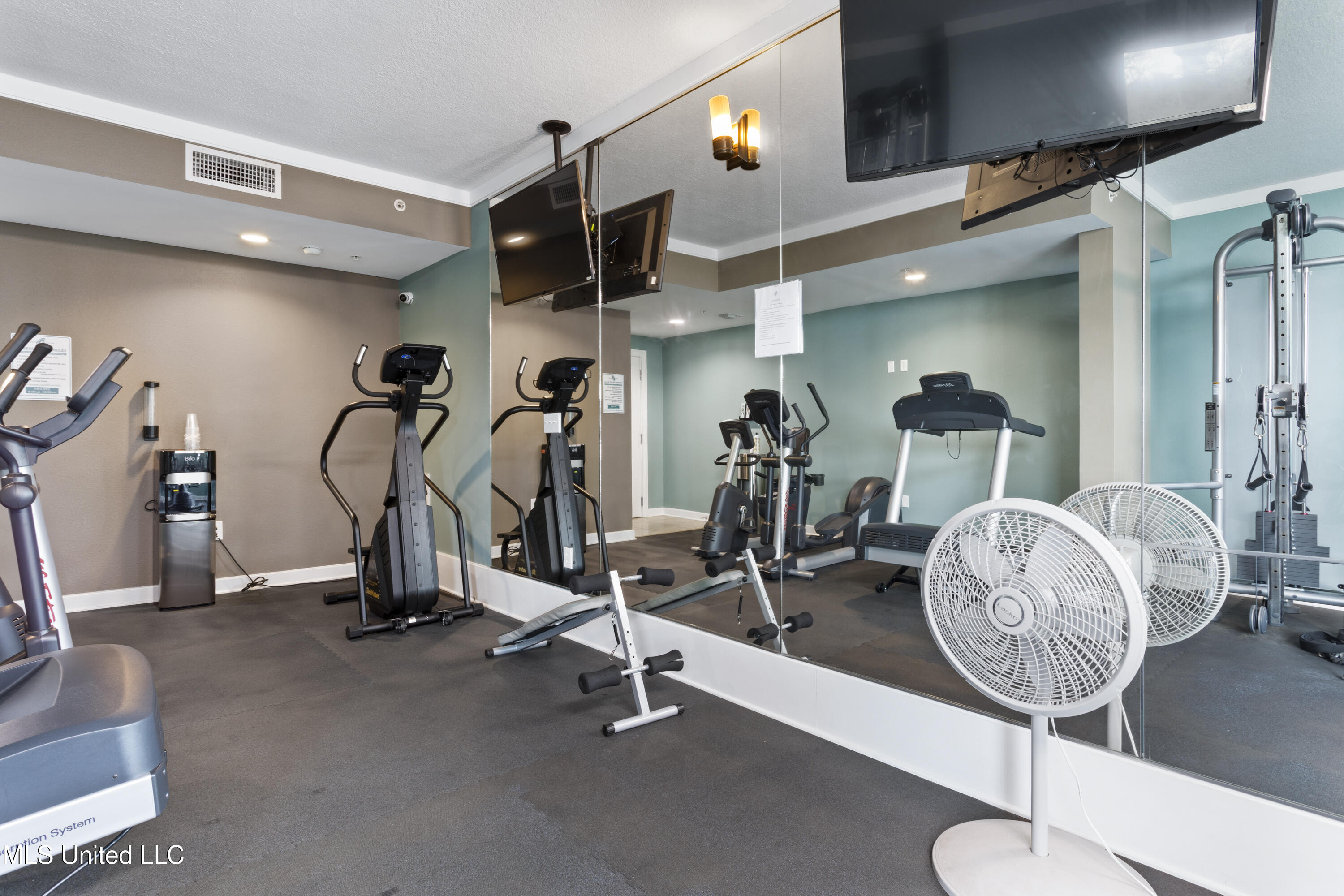 2060 Beach Boulevard, 102