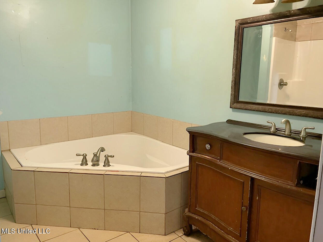 932 Saint Ann Street