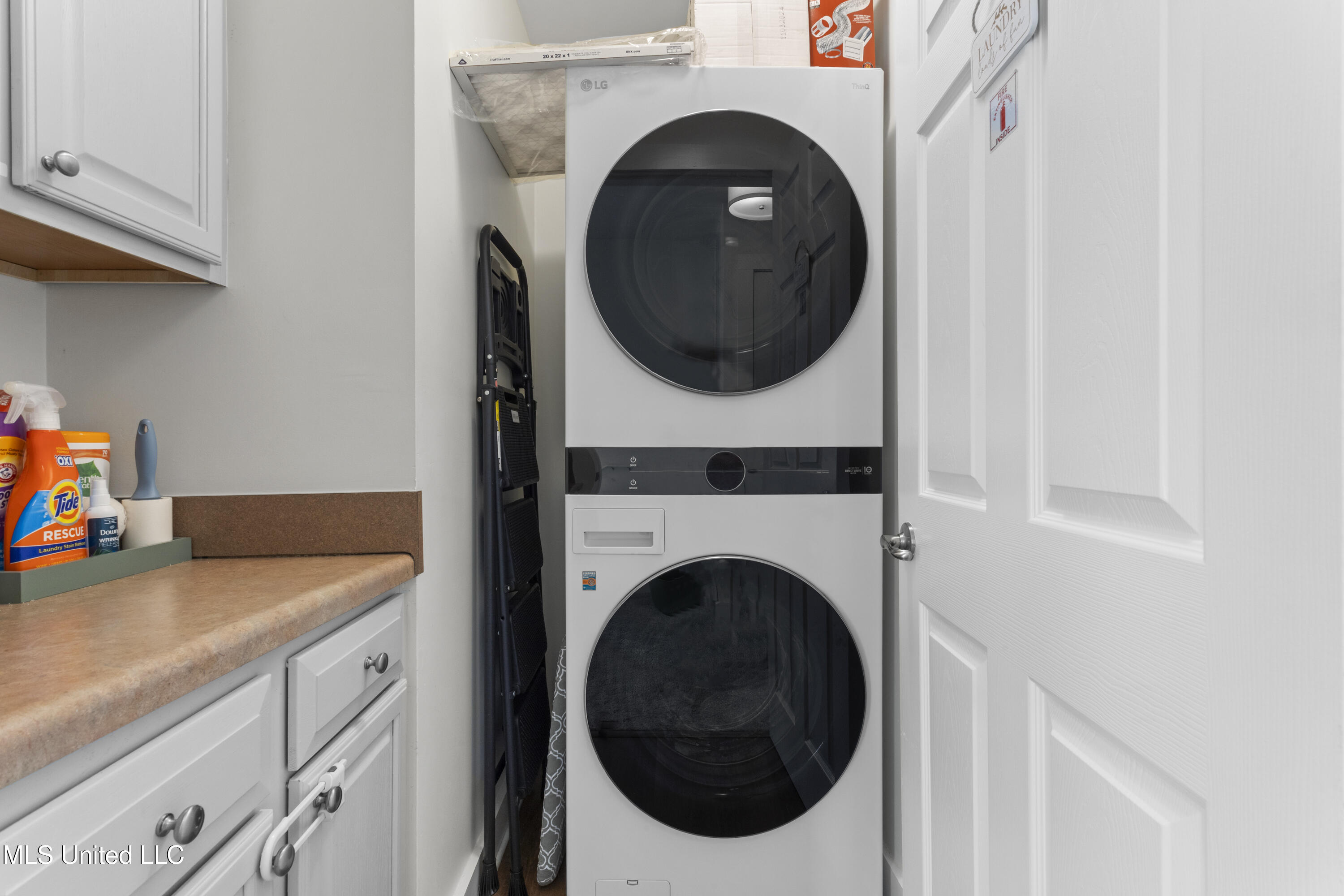 2207 Government Street, 11