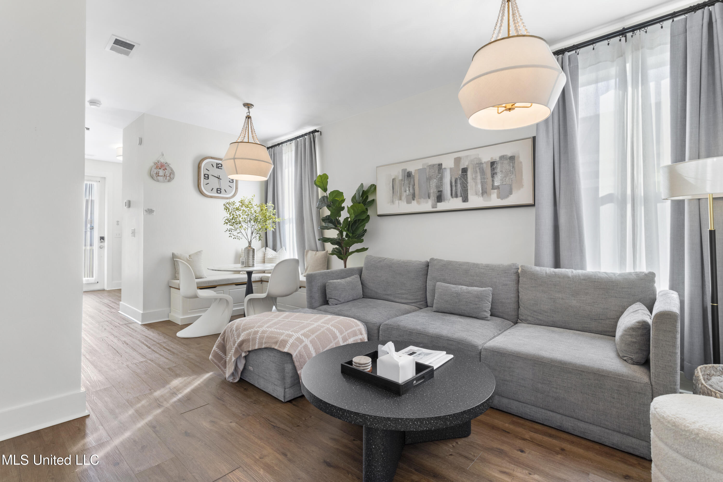 2207 Government Street, 11