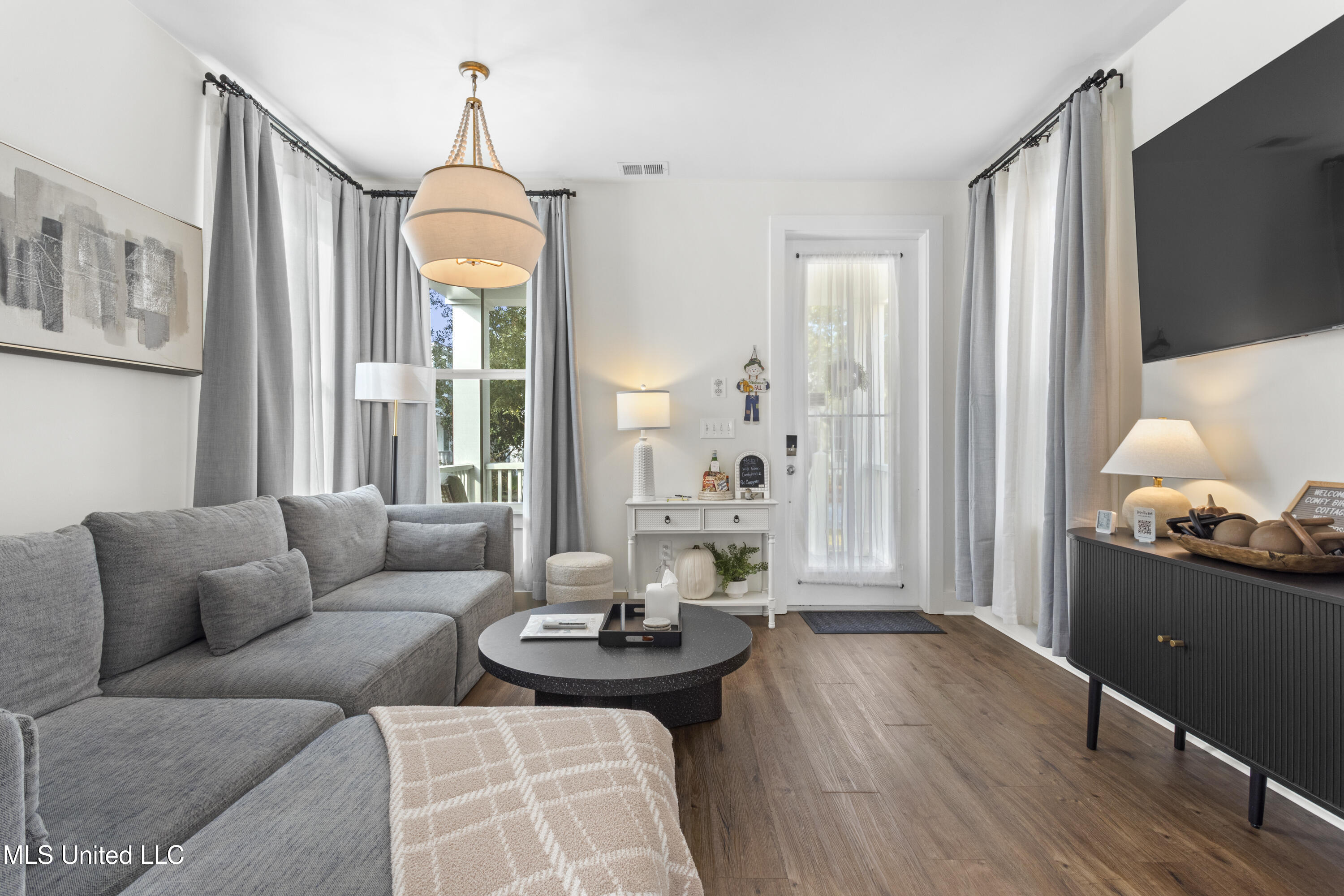 2207 Government Street, 11