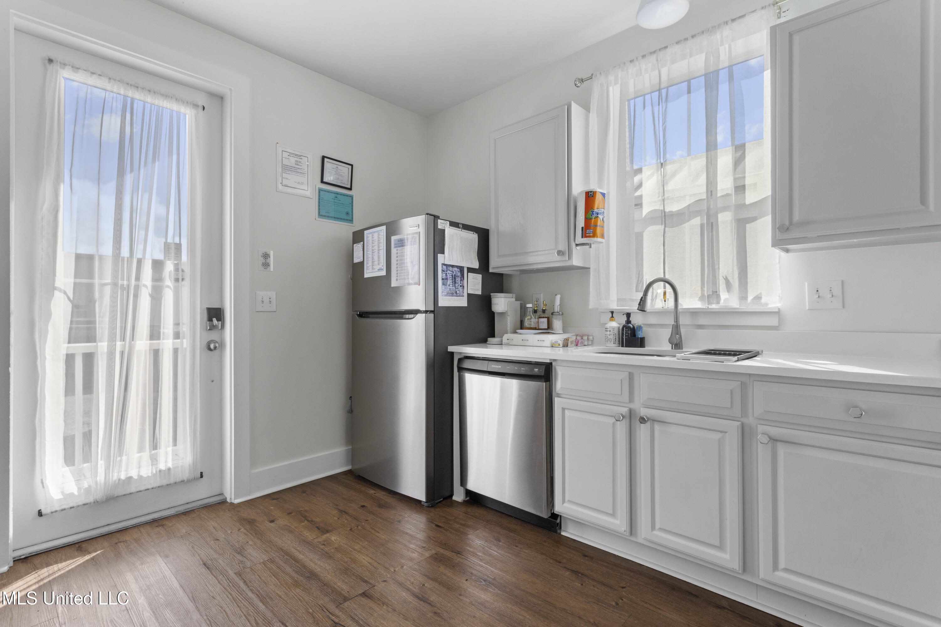 2207 Government Street, 11