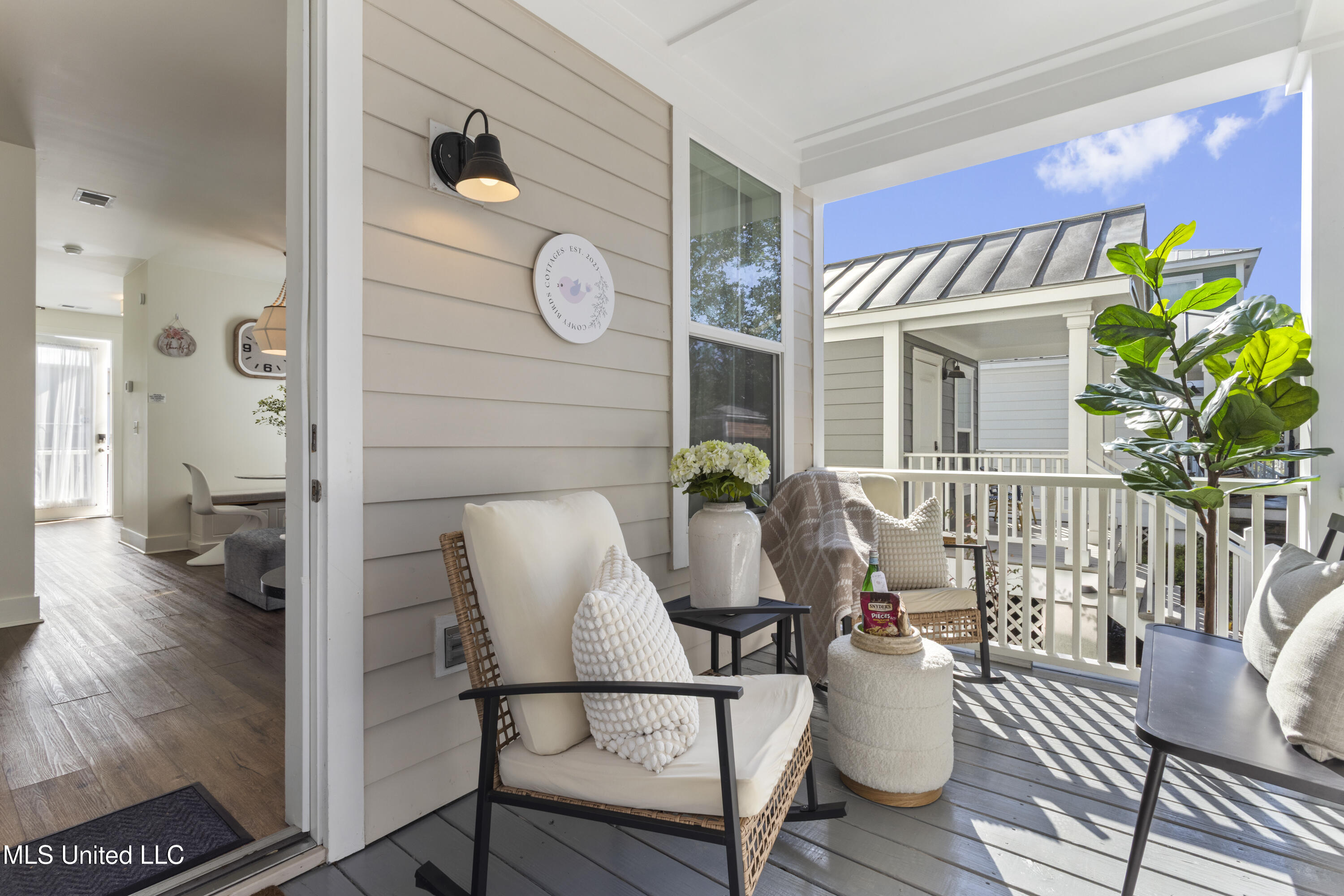 2207 Government Street, 11