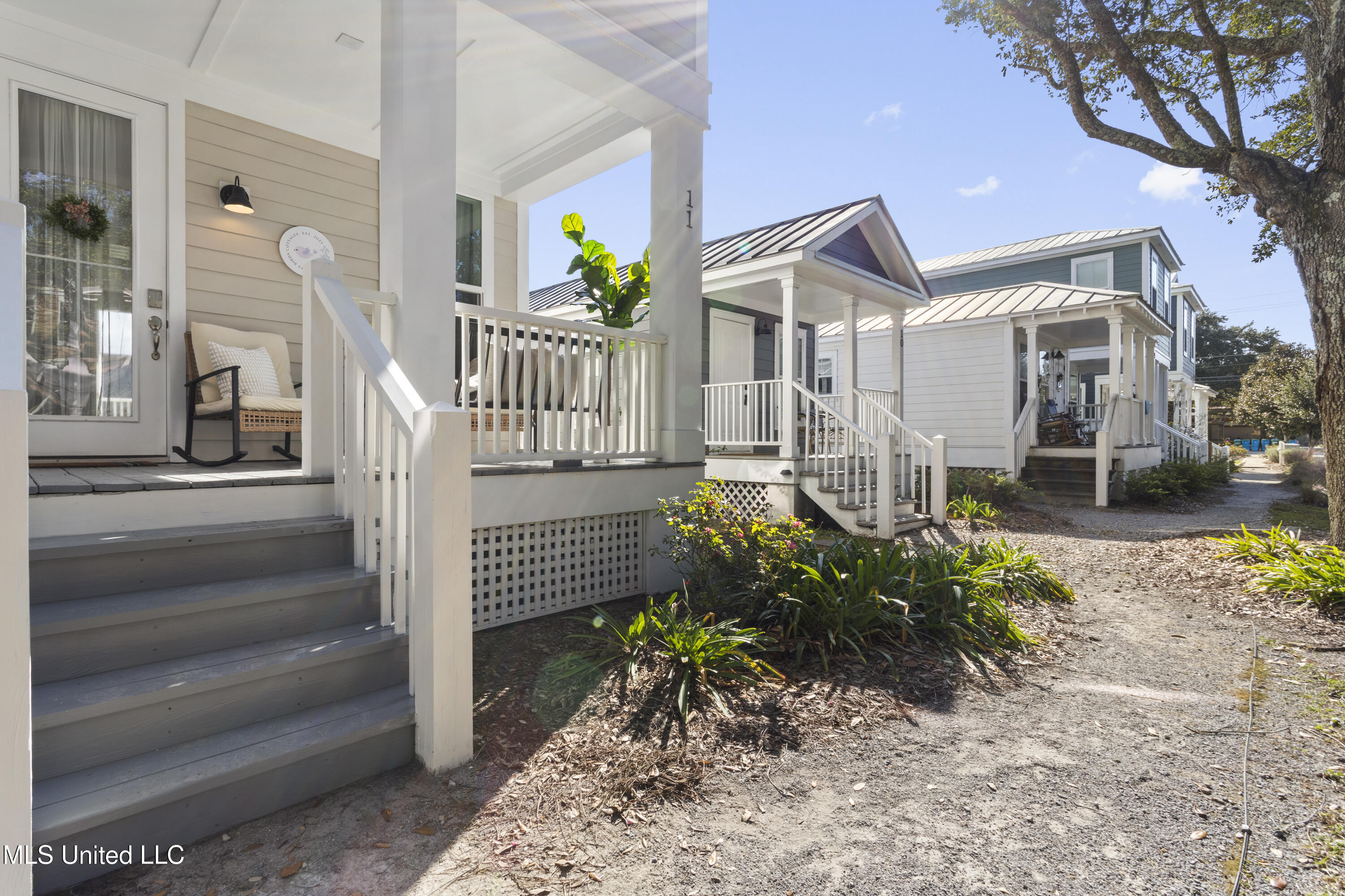 2207 Government Street, 11