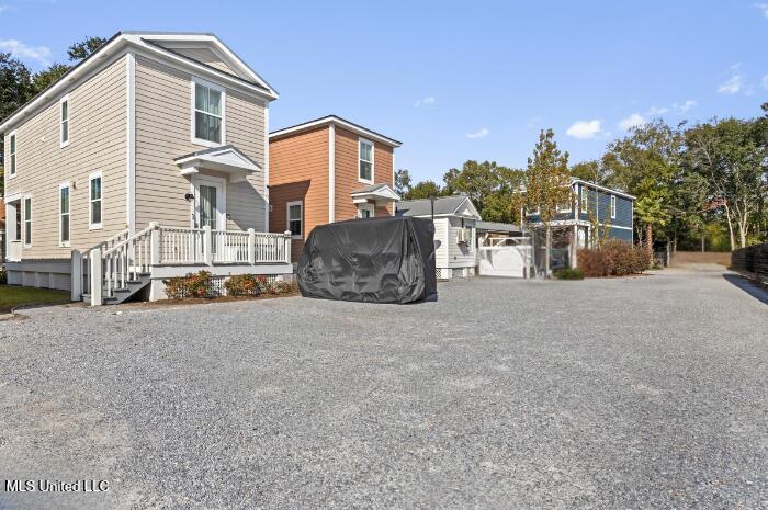 2207 Government Street, 11