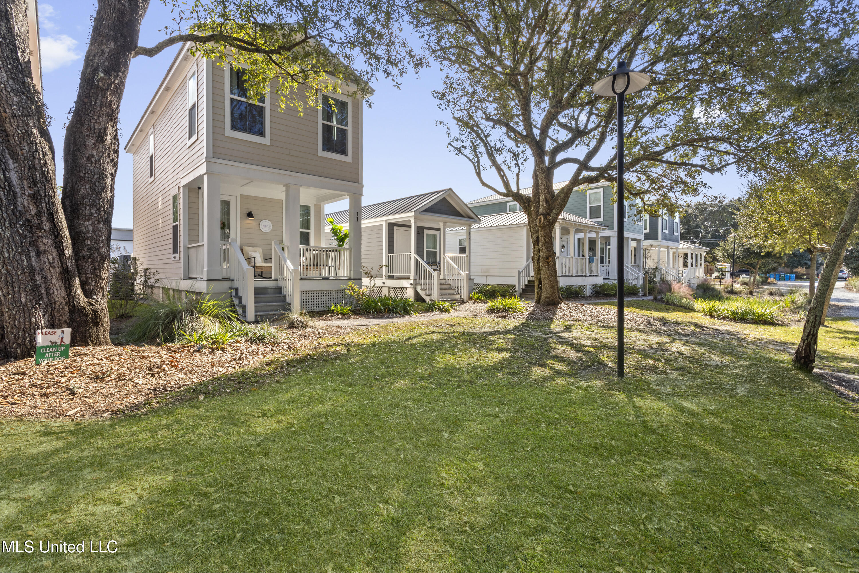 2207 Government Street, 11