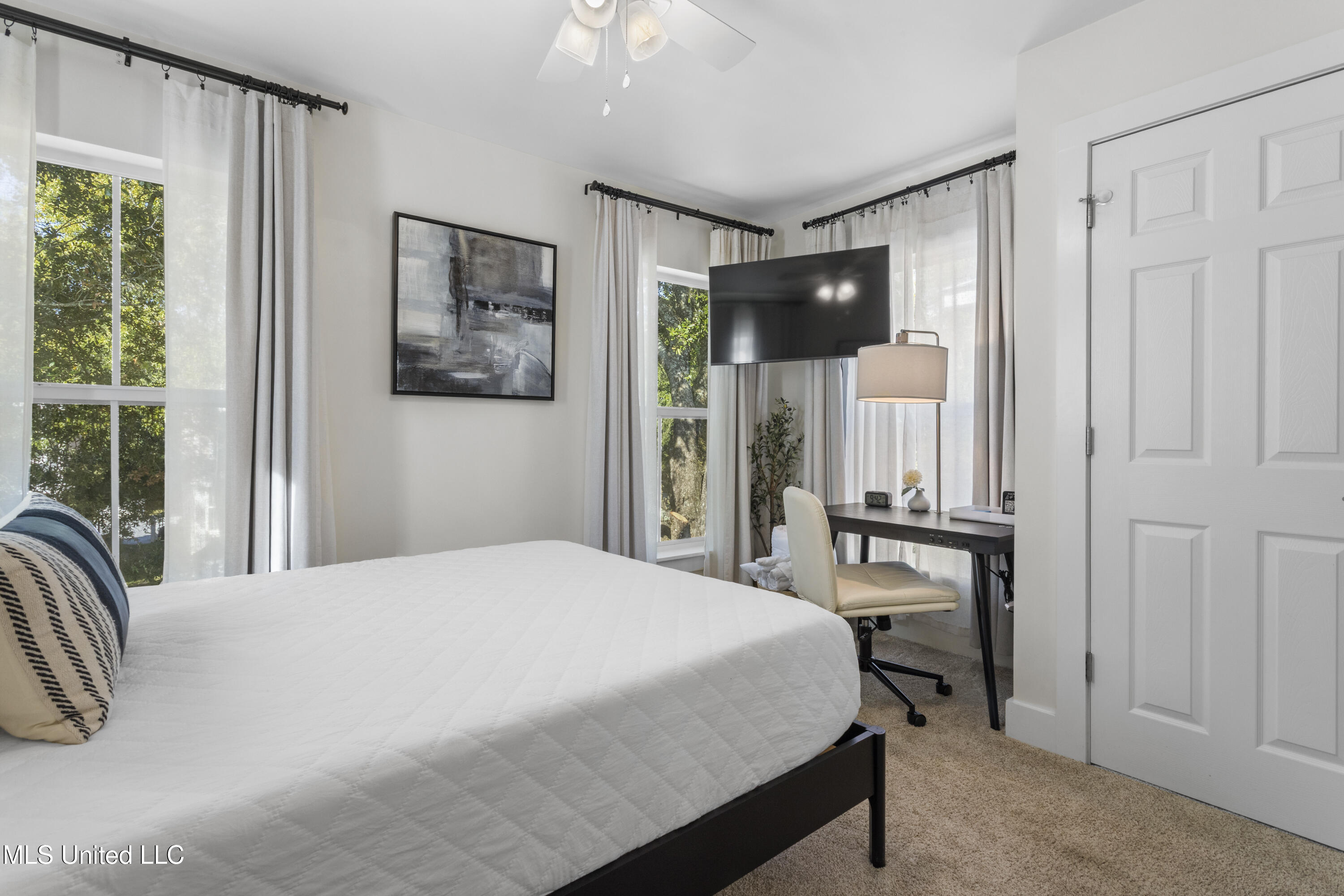 2207 Government Street, 11