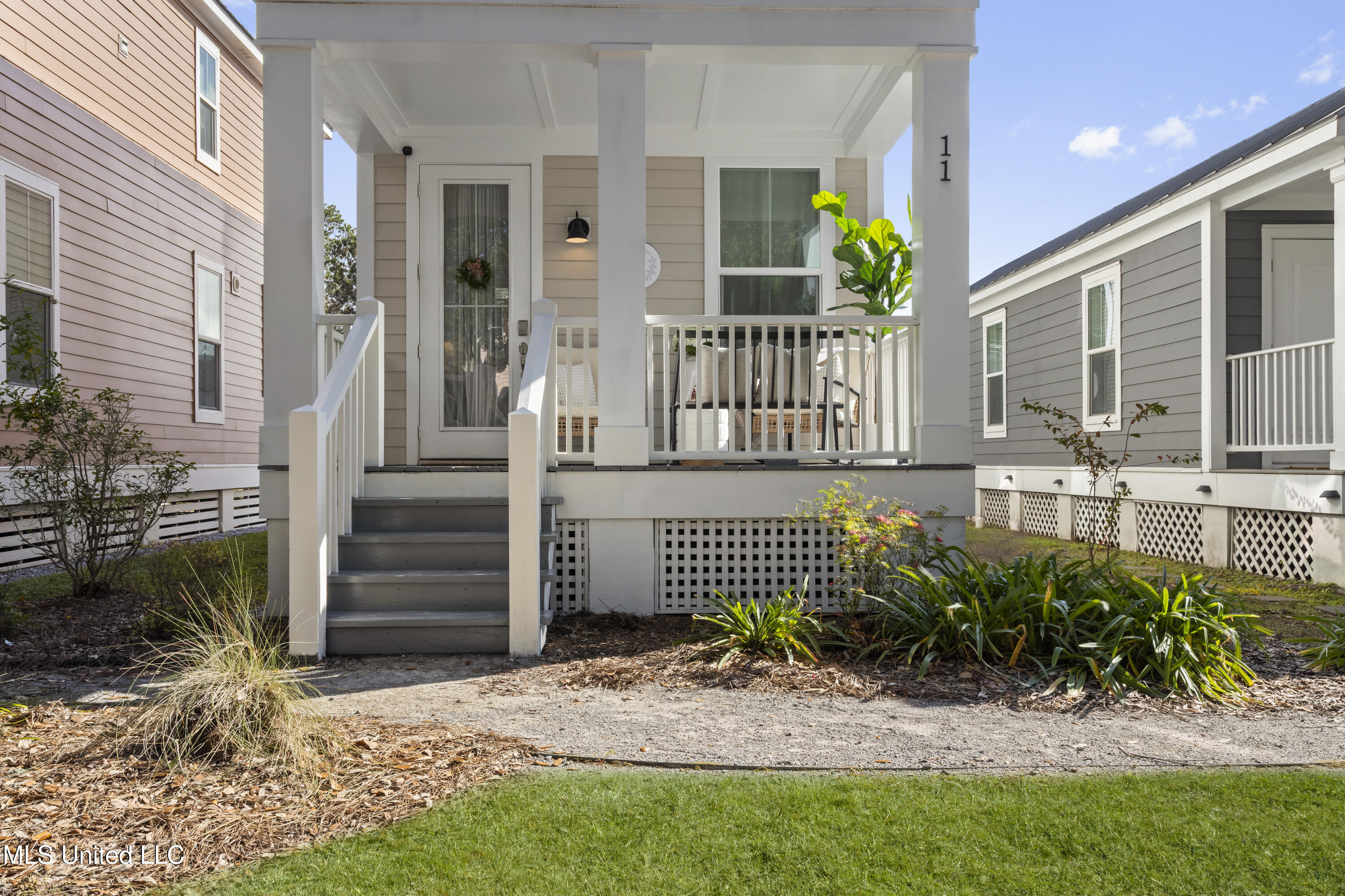 2207 Government Street, 11