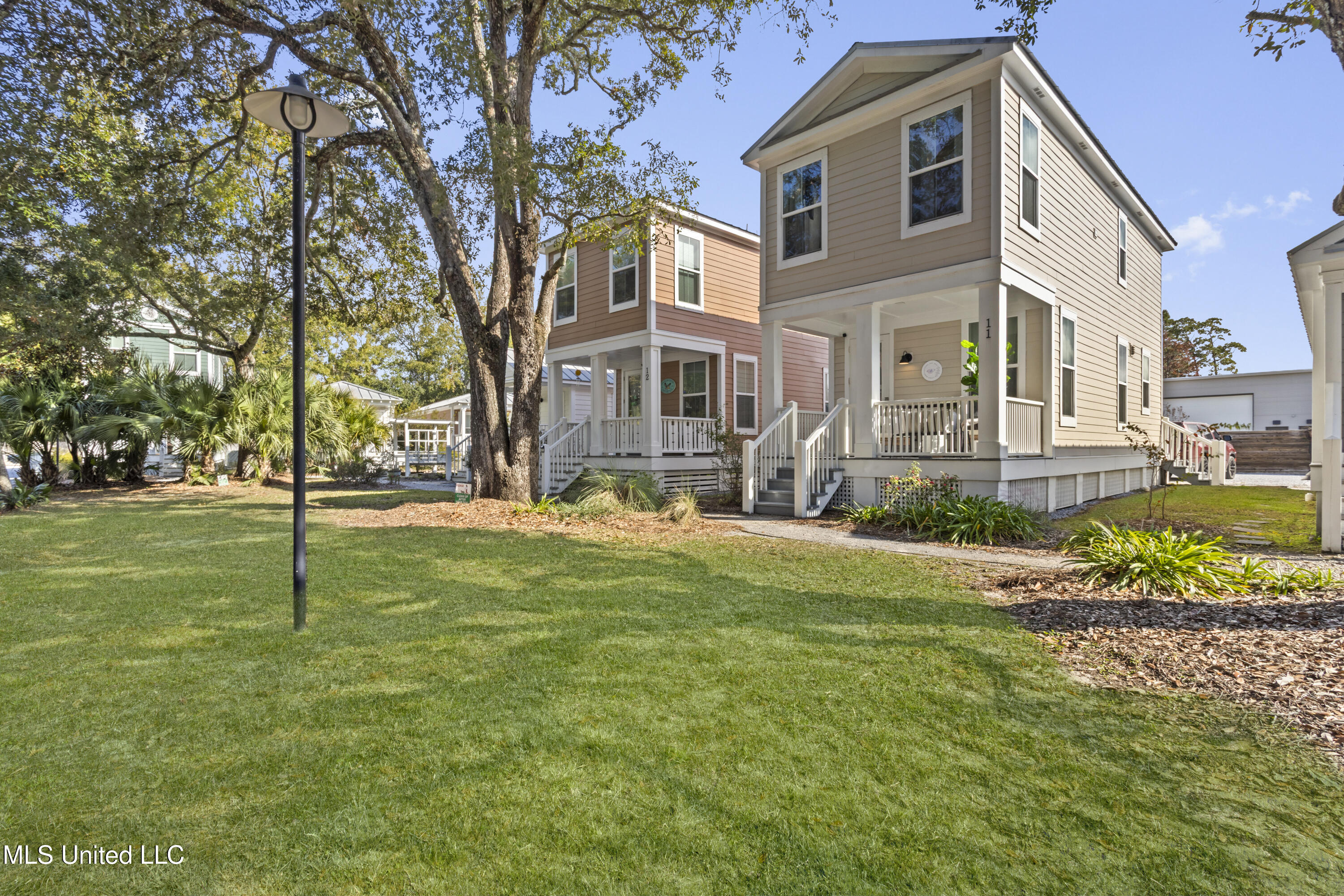 2207 Government Street, 11