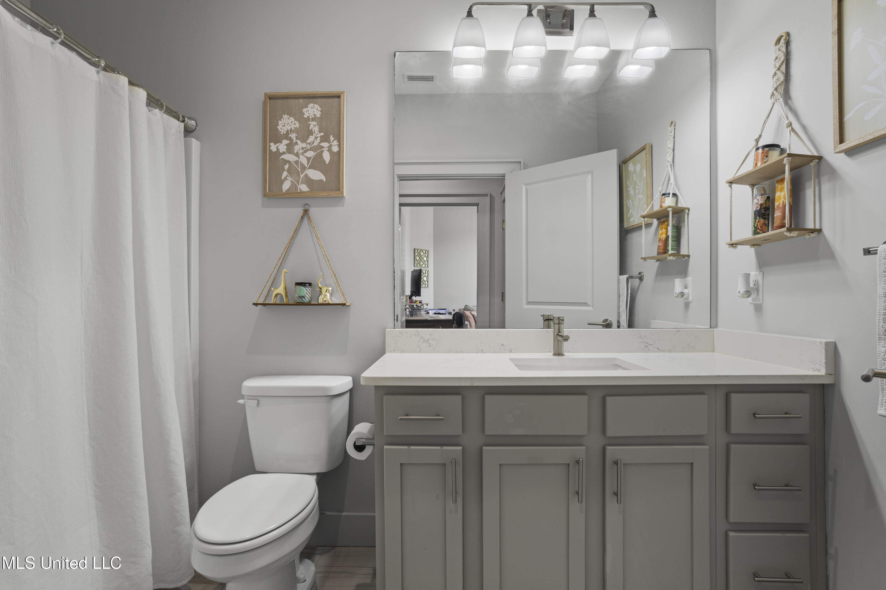 2501 Bienville Boulevard, 531