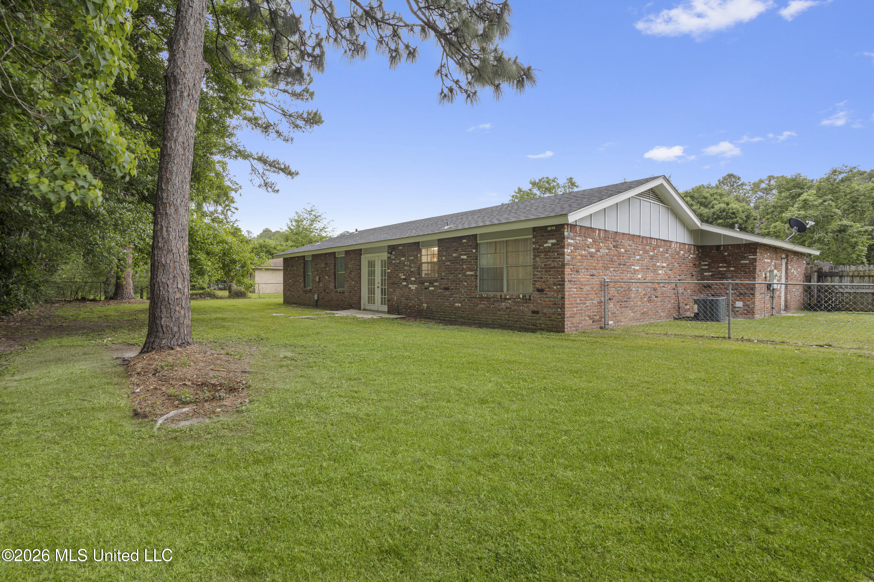2324 Greenway Drive