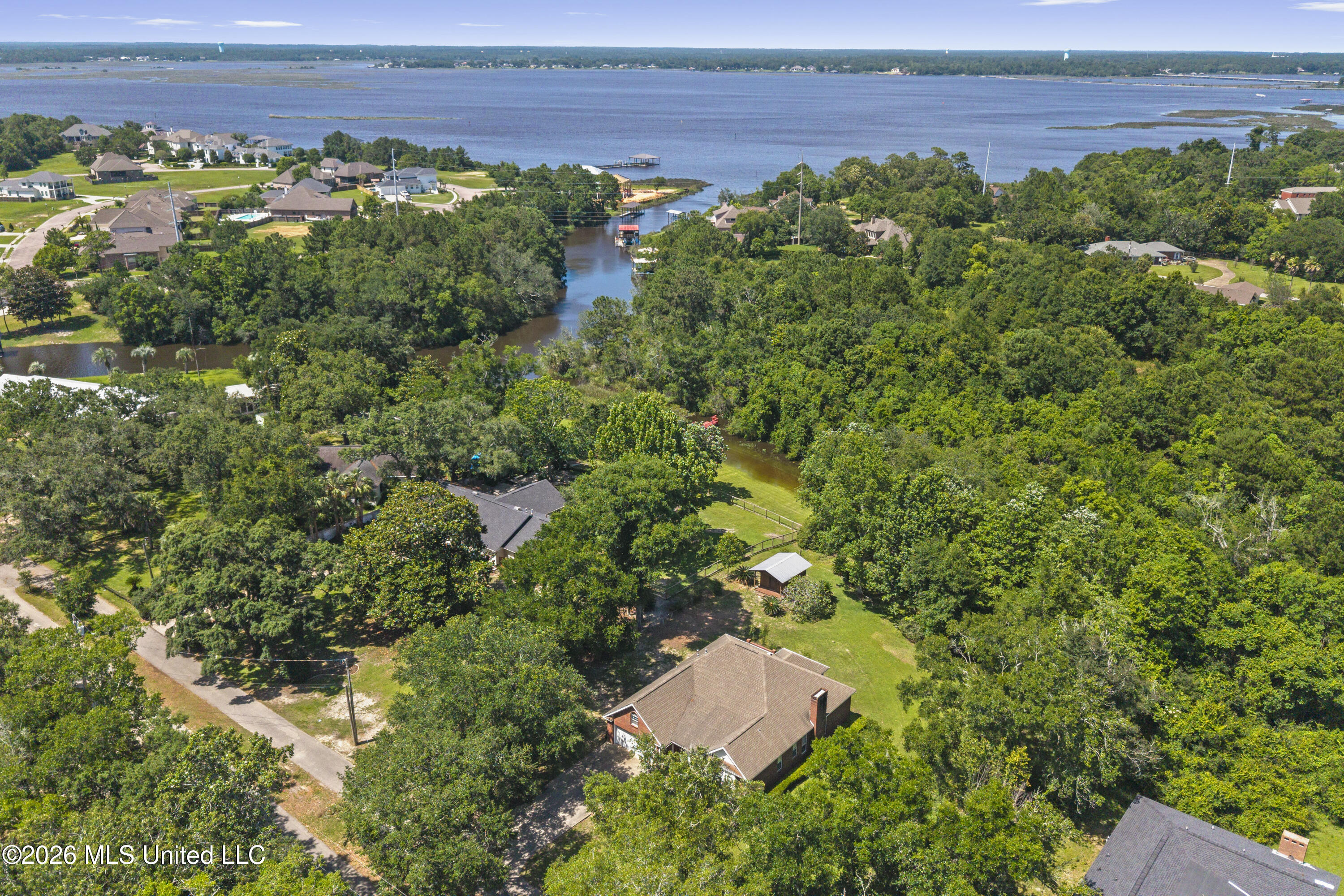 376 Lakeview Boulevard