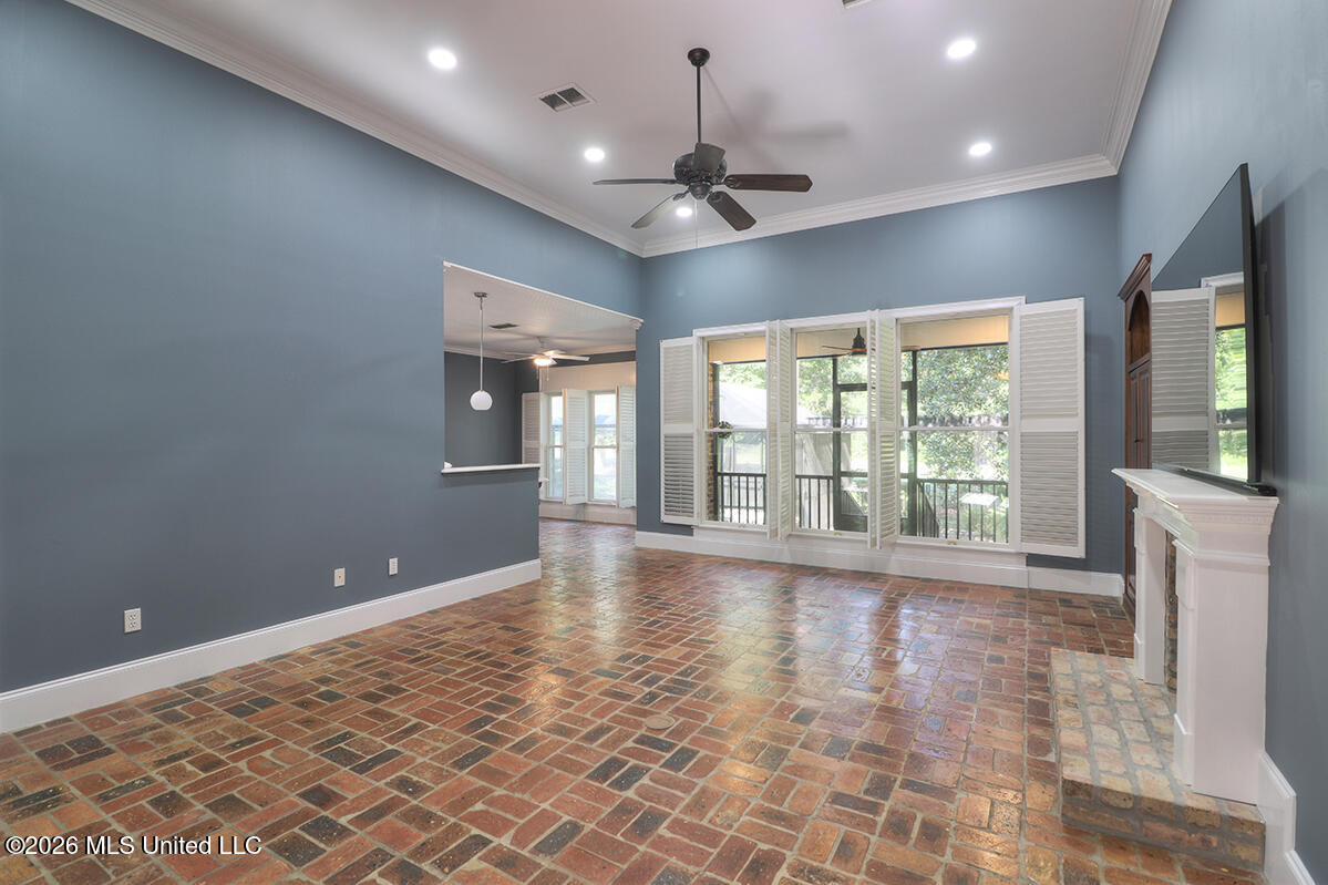 7388 Live Oak Way