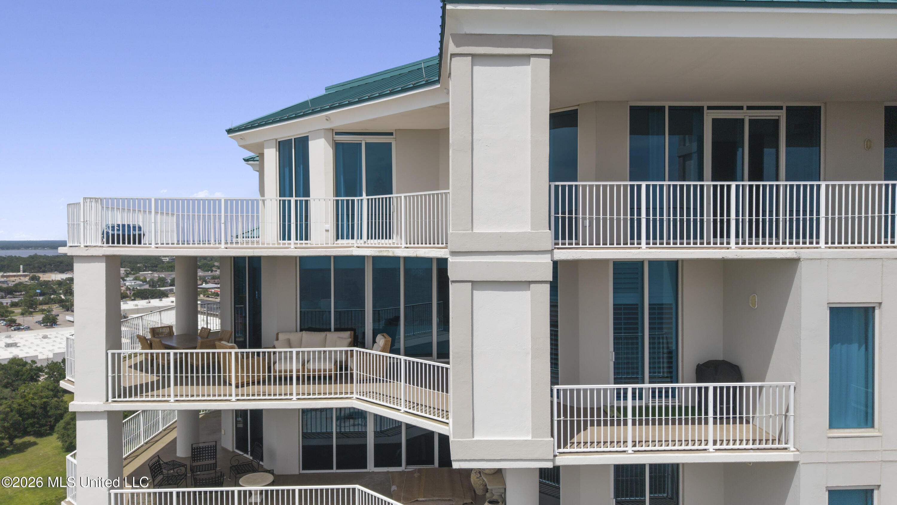 2668 Beach Boulevard, 2201