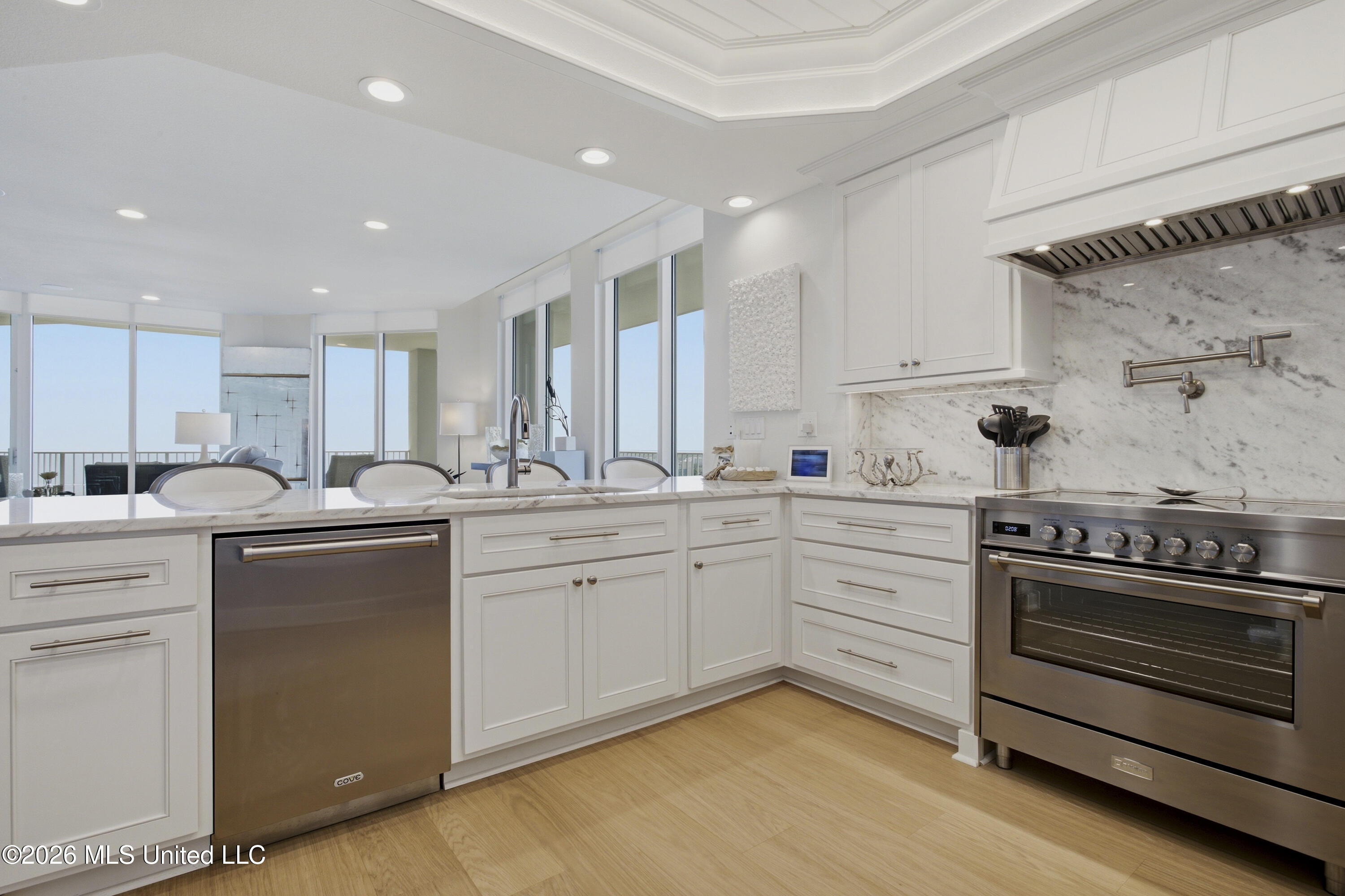 2668 Beach Boulevard, 2201