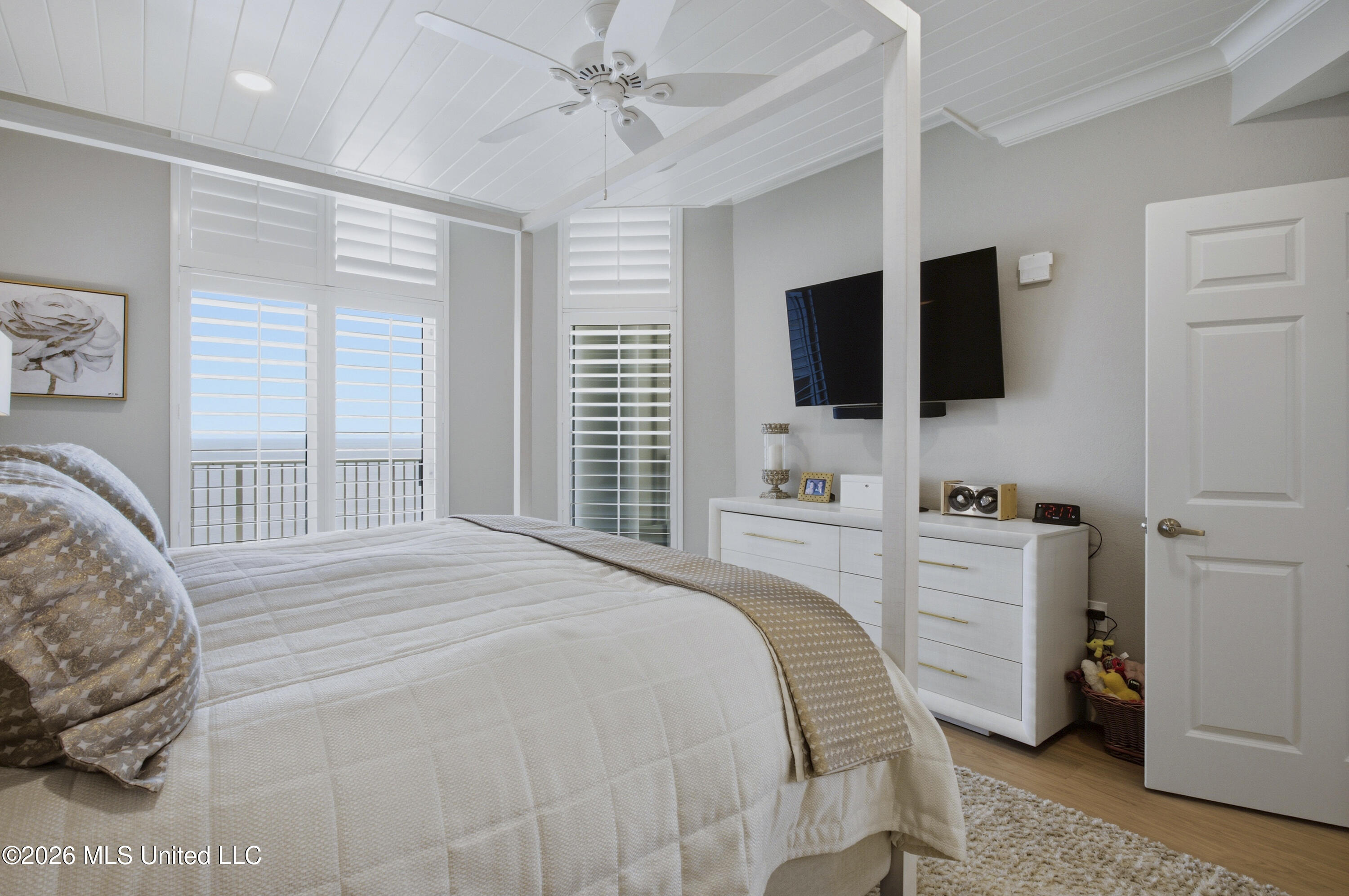2668 Beach Boulevard, 2201